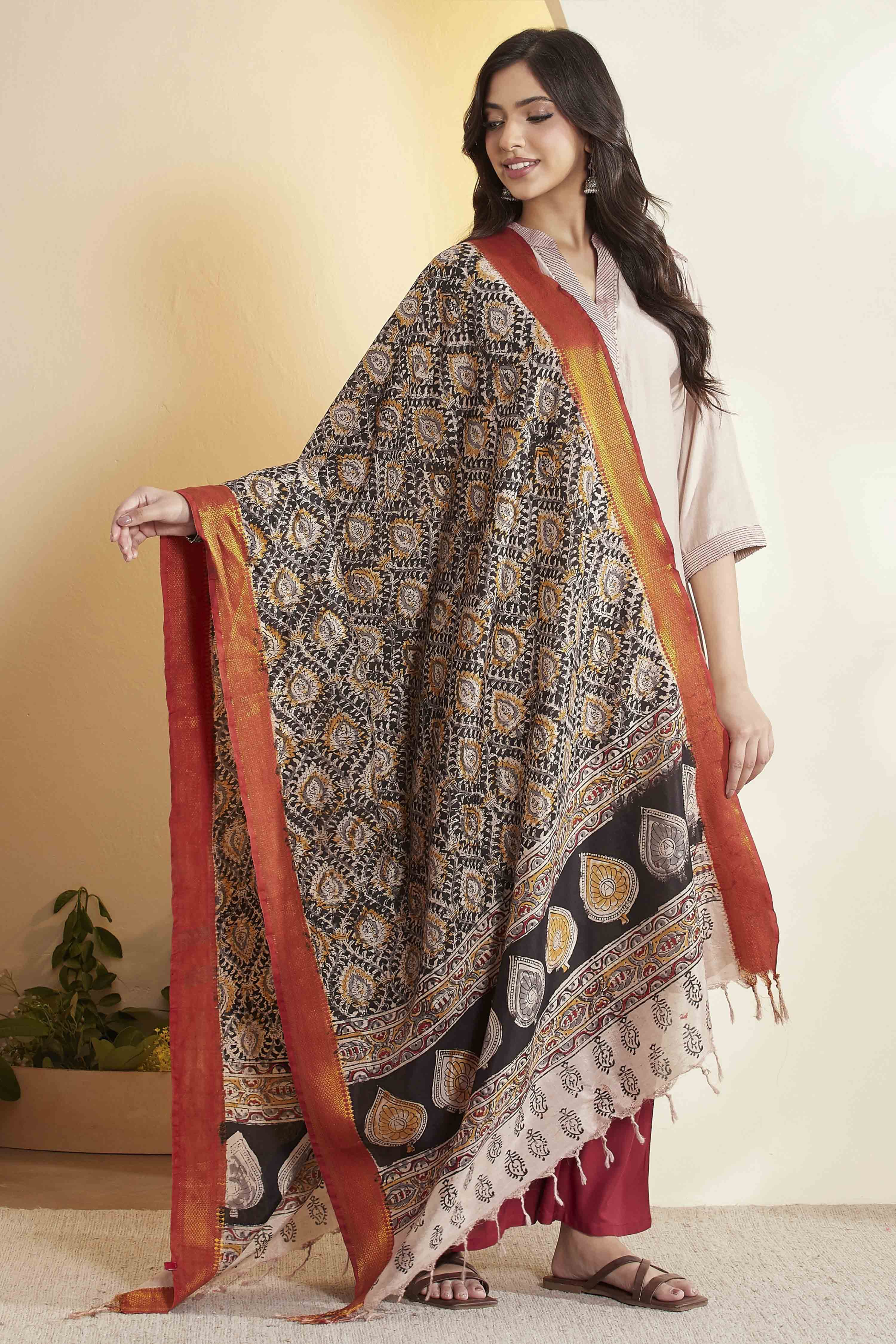 Black Chennur Silk Geometric Print Dupatta image number 4