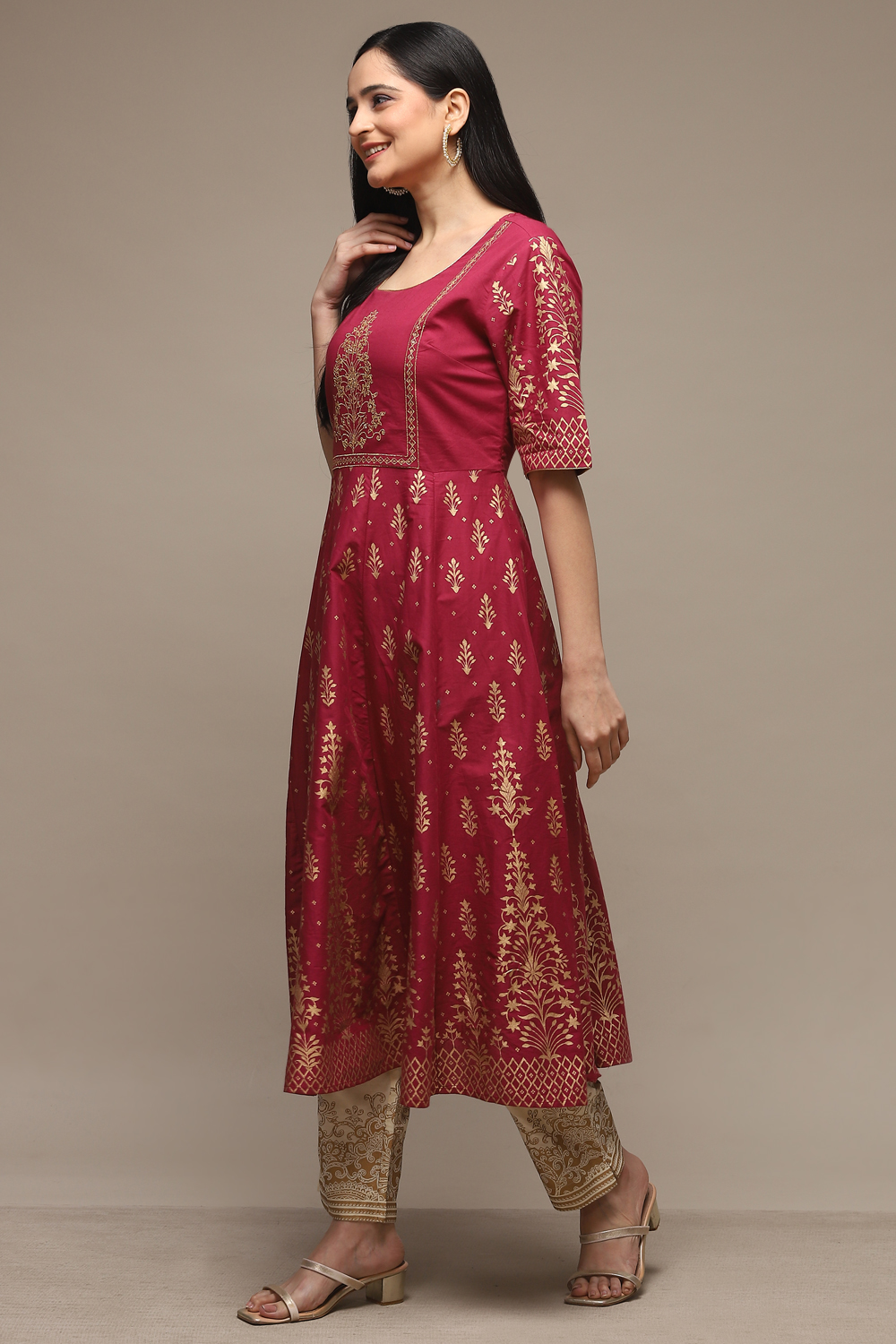 Wine Cotton Flared Printed Kurta image number 2
