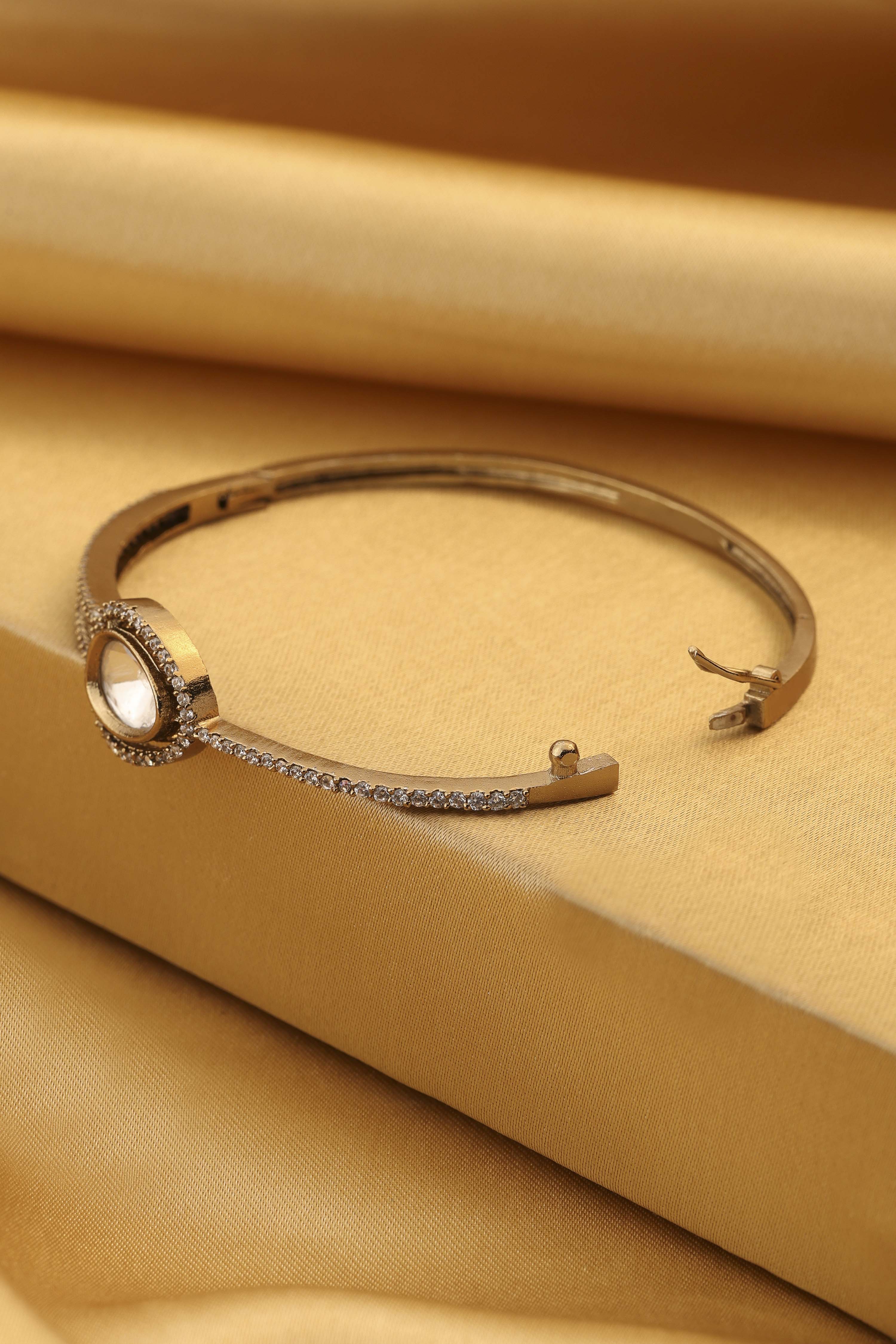 White Plastic Bracelet image number 2