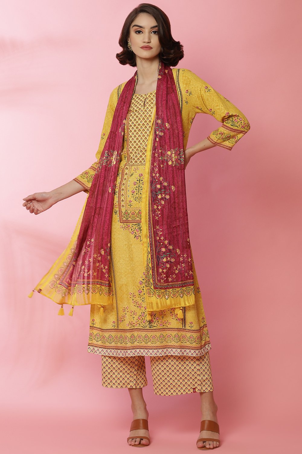 Yellow LIVA Straight Printed Kurta image number 4