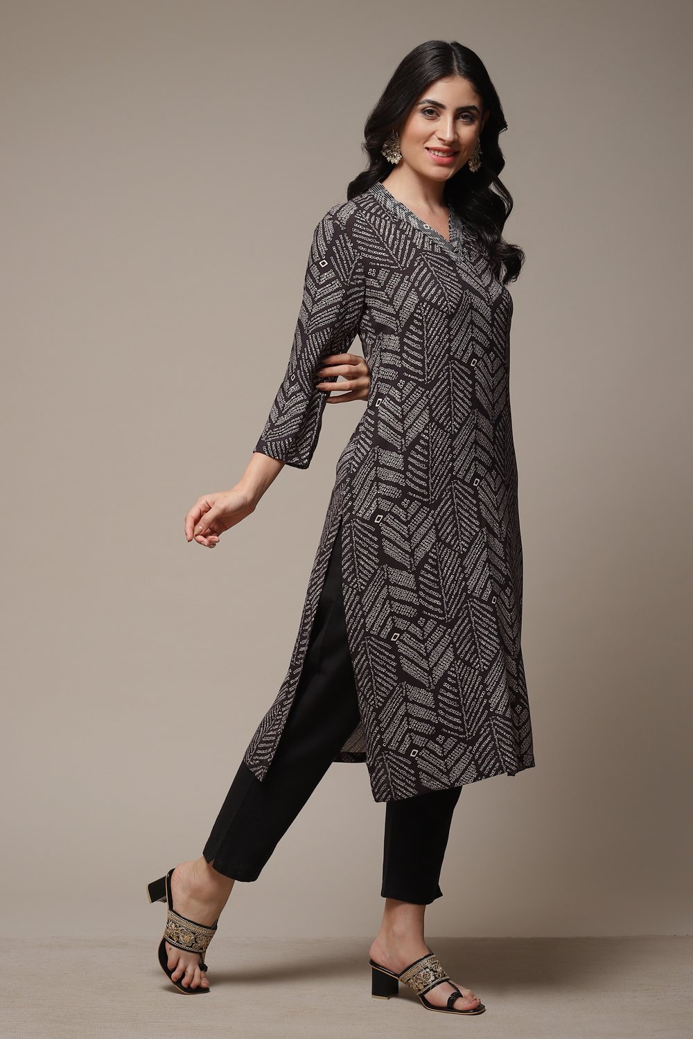 Beige LIVA Straight Printed Kurta image number 4