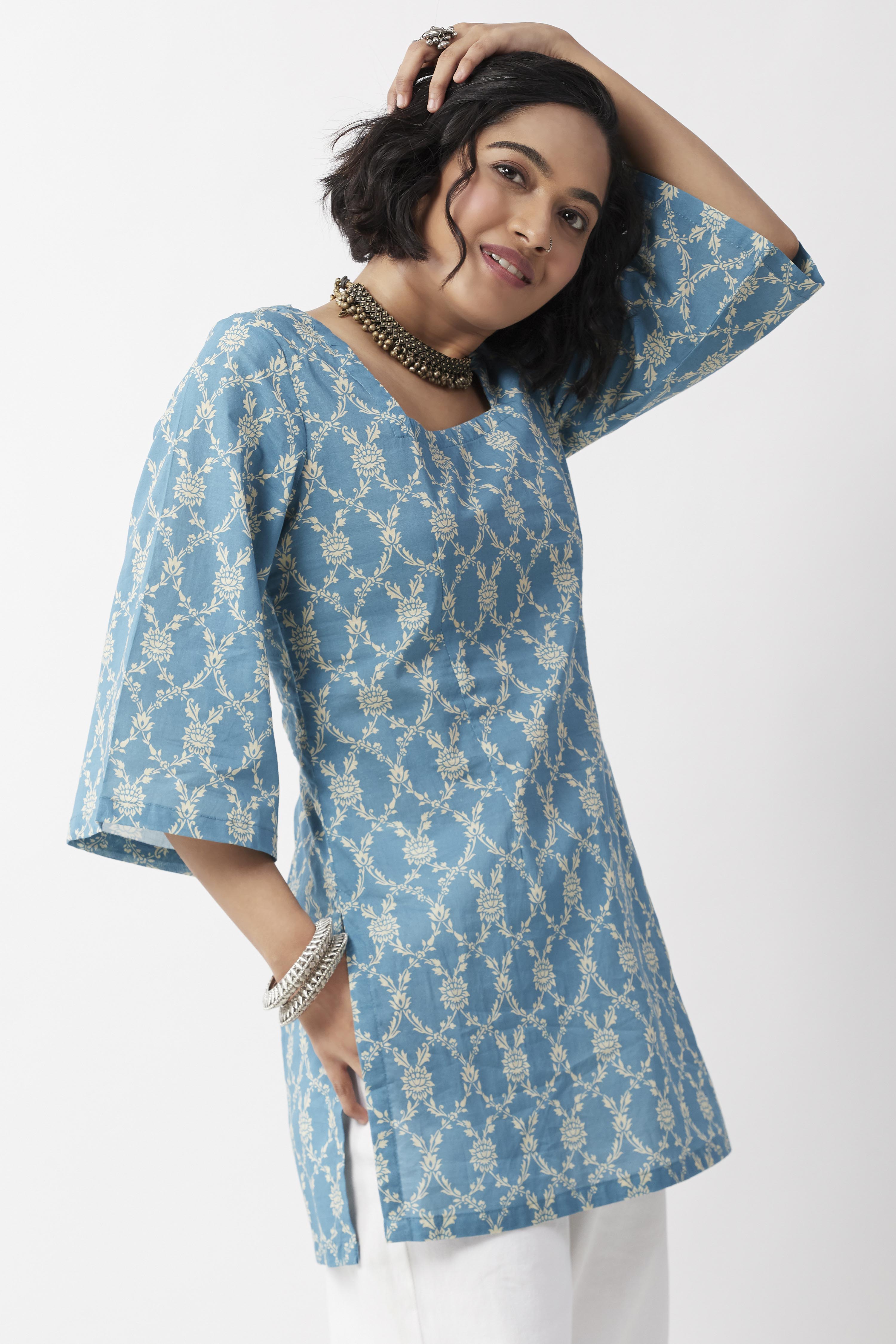 Blue Cotton Printed Straight Short Kurti image number 4