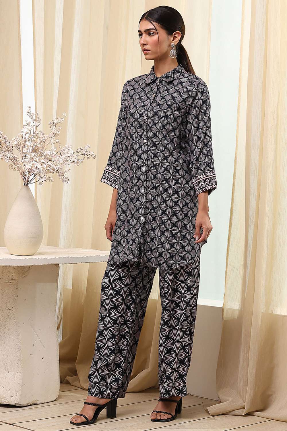 Black Viscose Rayon Straight Fusion Set image number 3