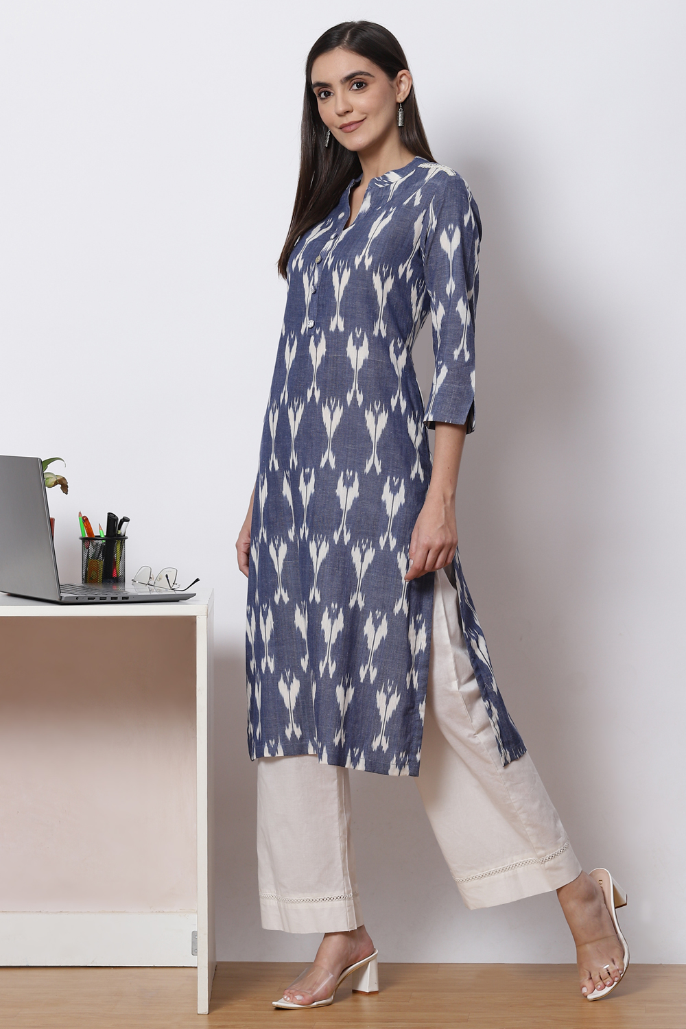 Blue and White Cotton Fusion Yarndyed Kurta Set image number 3