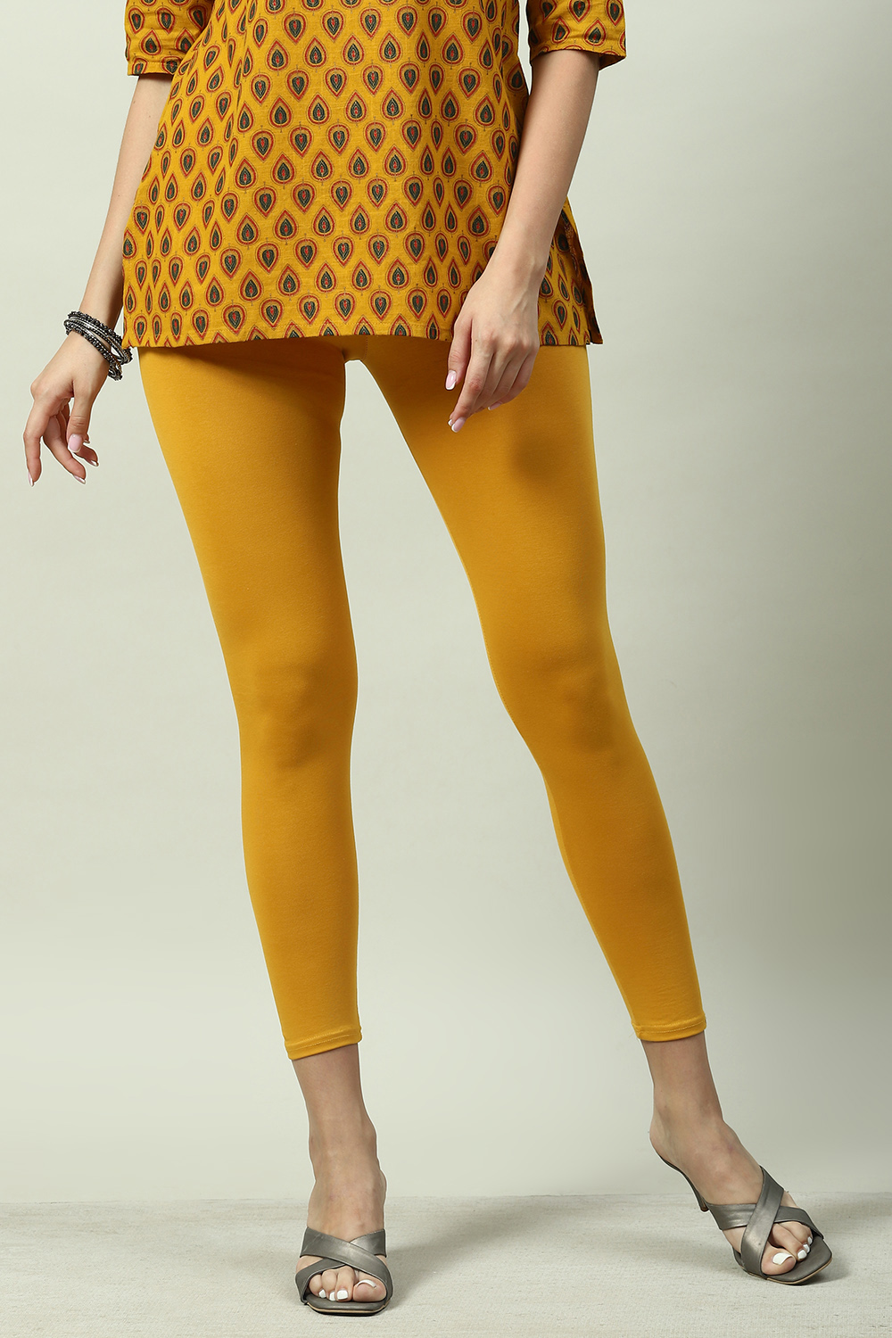 Black Cotton Blend Solid Leggings image number 0