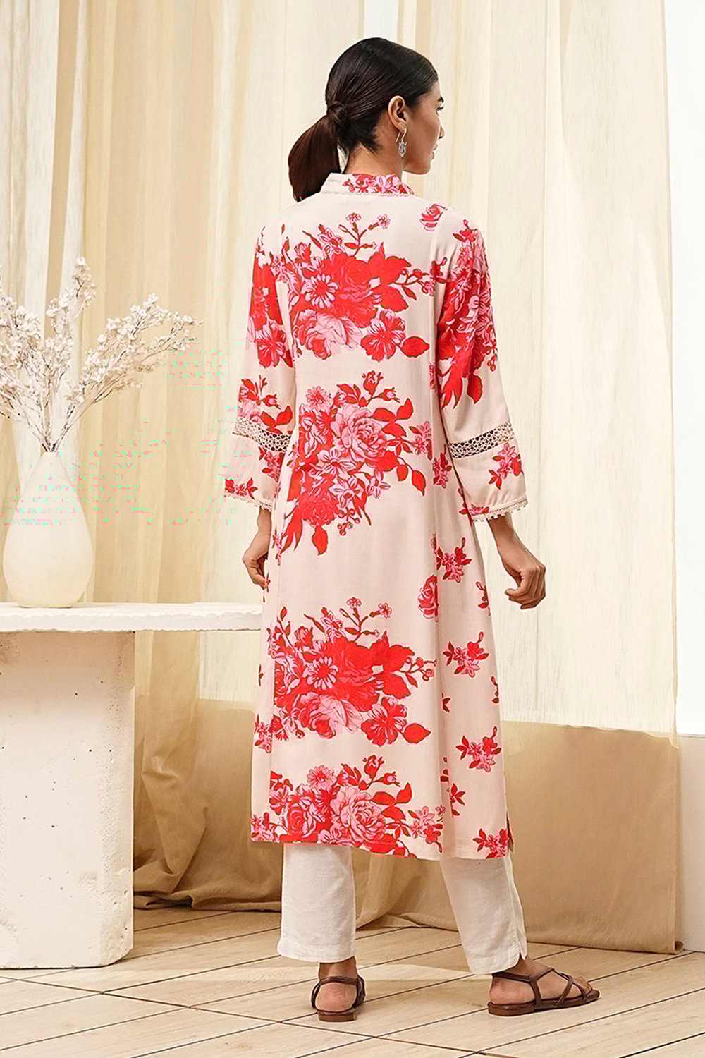 Red and Off-White Floral Printed Straight Kurta image number 3