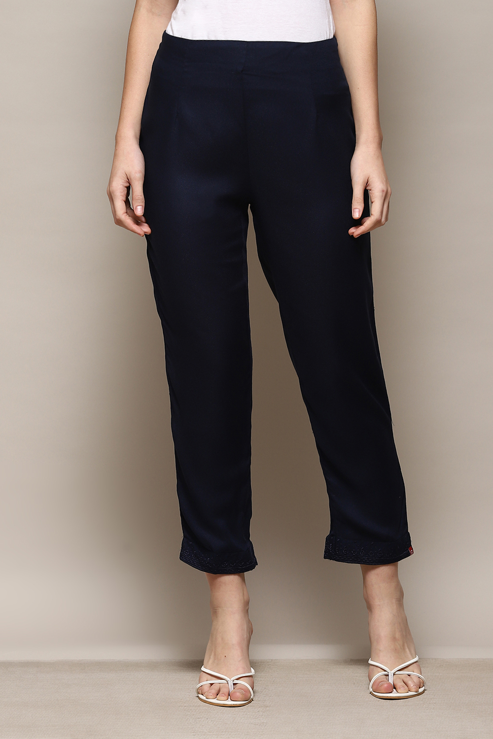 Maroon Viscose Slim Solid Pants image number 5