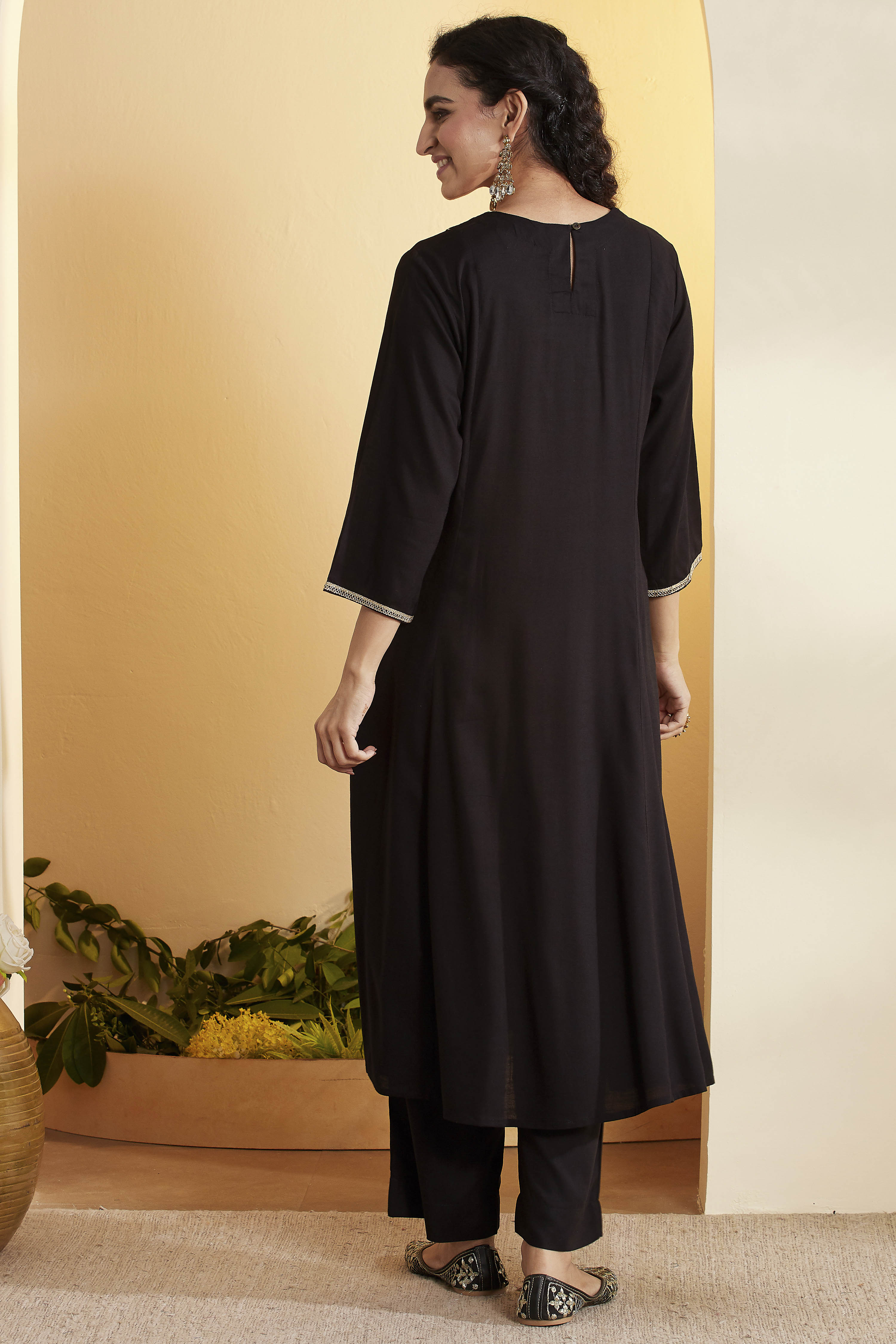 Black Viscose Rayon Solid Suit Set image number 5