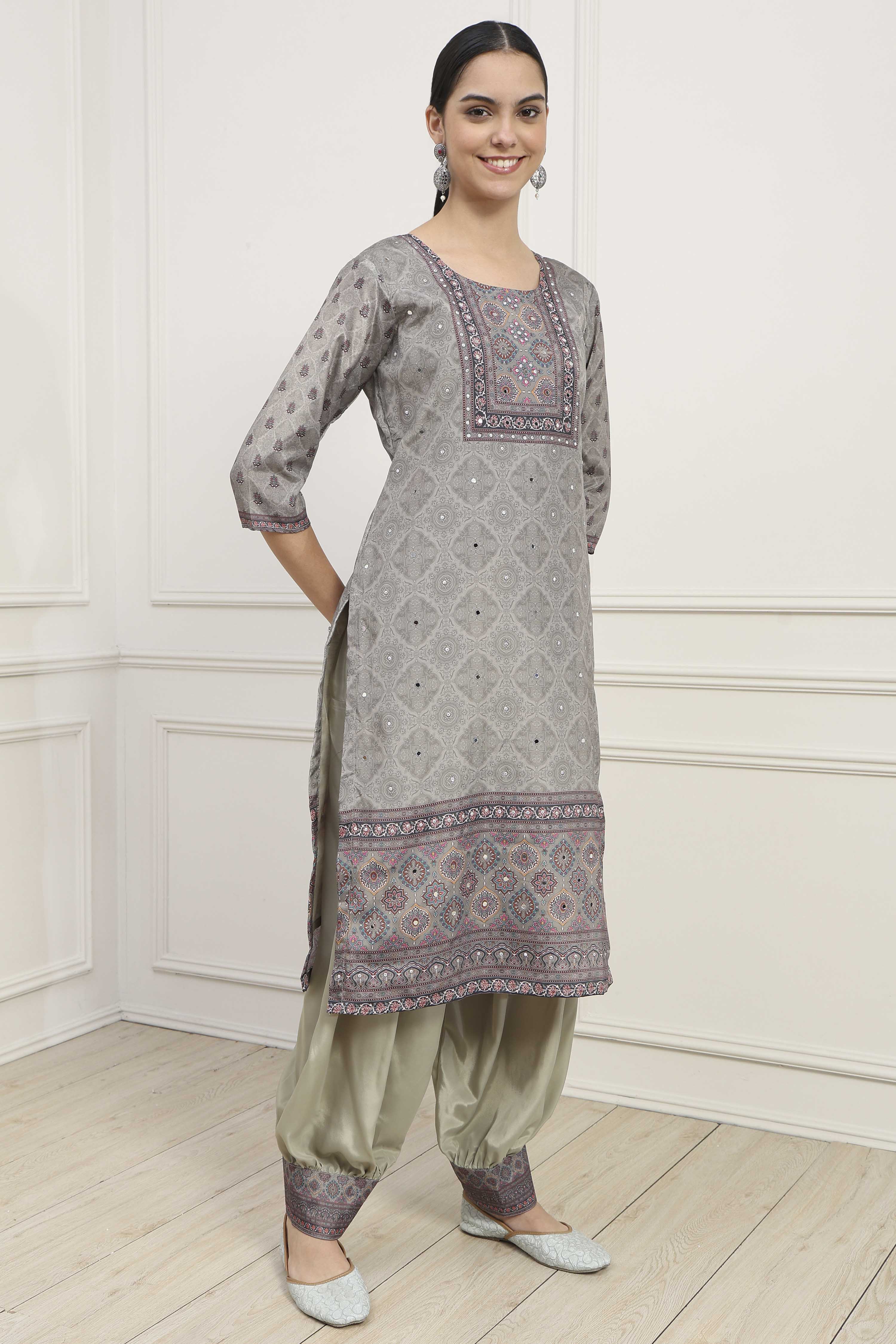 Grey Poly Crepe Digital Print Unstitched Suit Set image number 6