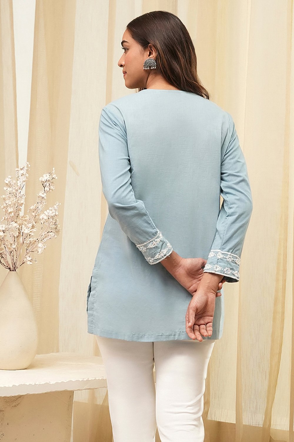 Blue Cotton Embroidered Straight Short Kurta image number 3