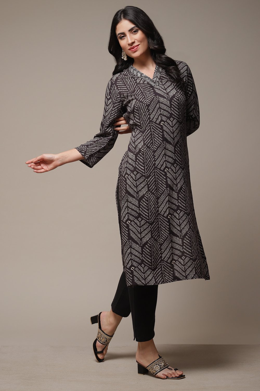 Beige LIVA Straight Printed Kurta image number 0