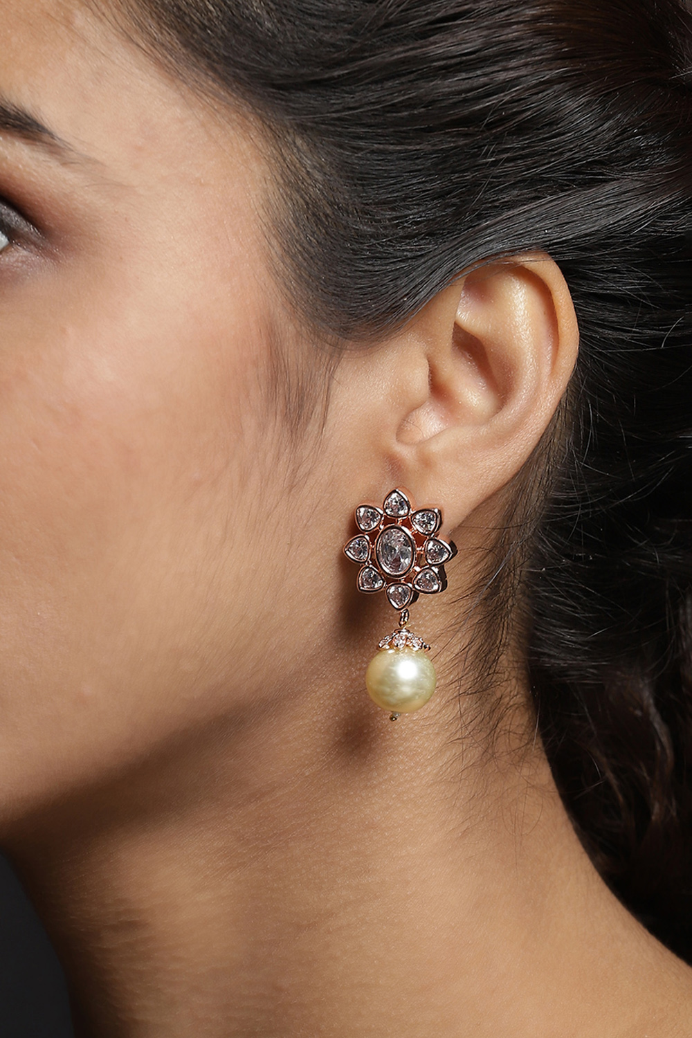 White Pearl Studs image number 3