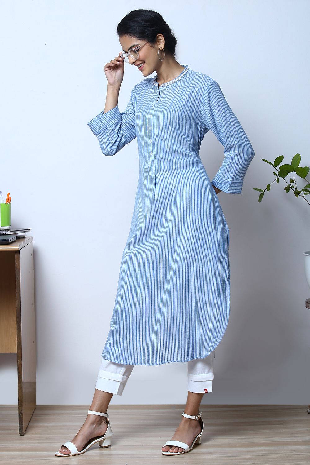 White And Blue Cotton Yarndyed Kurti image number 2