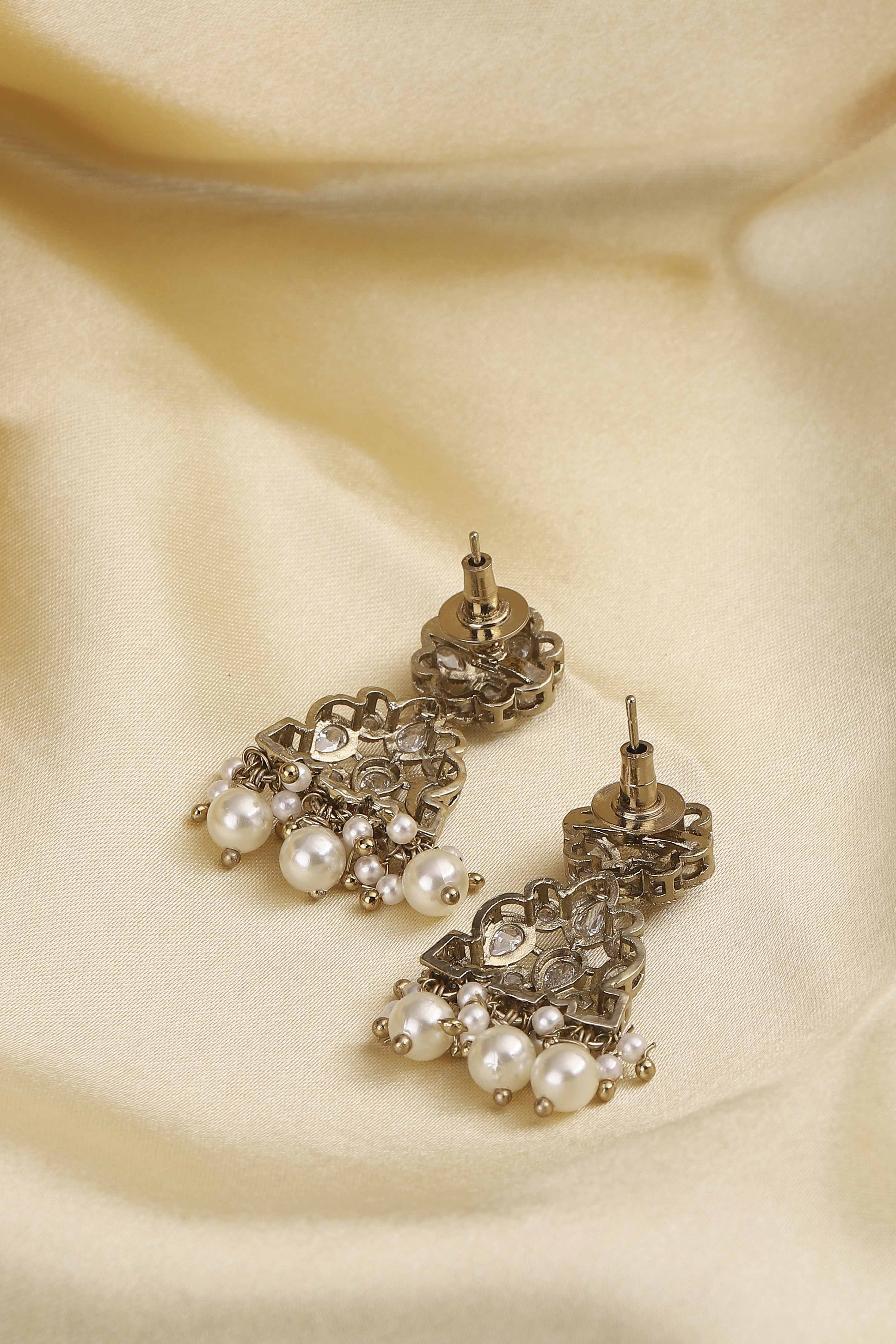 White Pearl Earrings image number 2