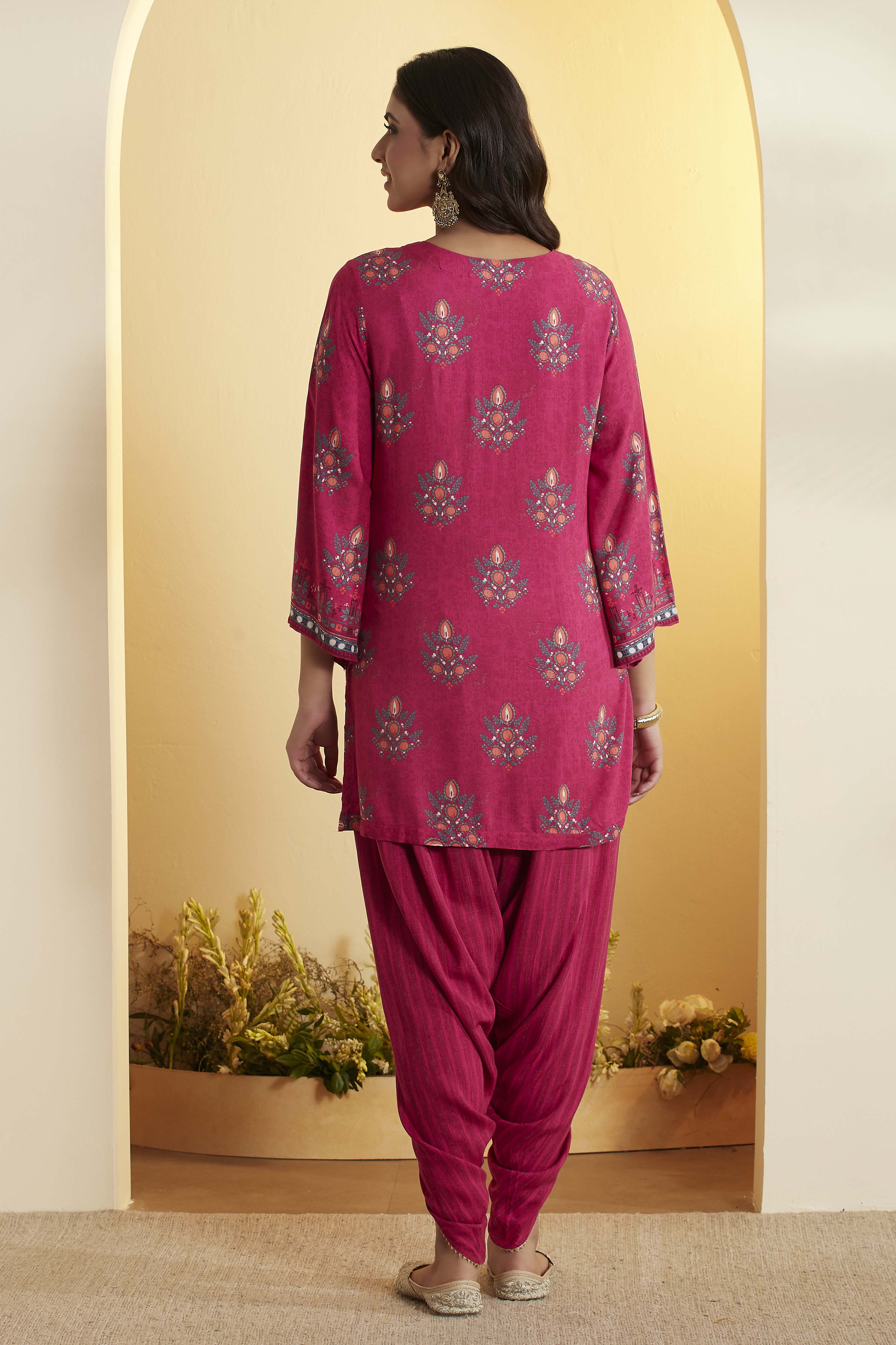 Green Viscose Rayon Straight Kurta Pants Set image number 5