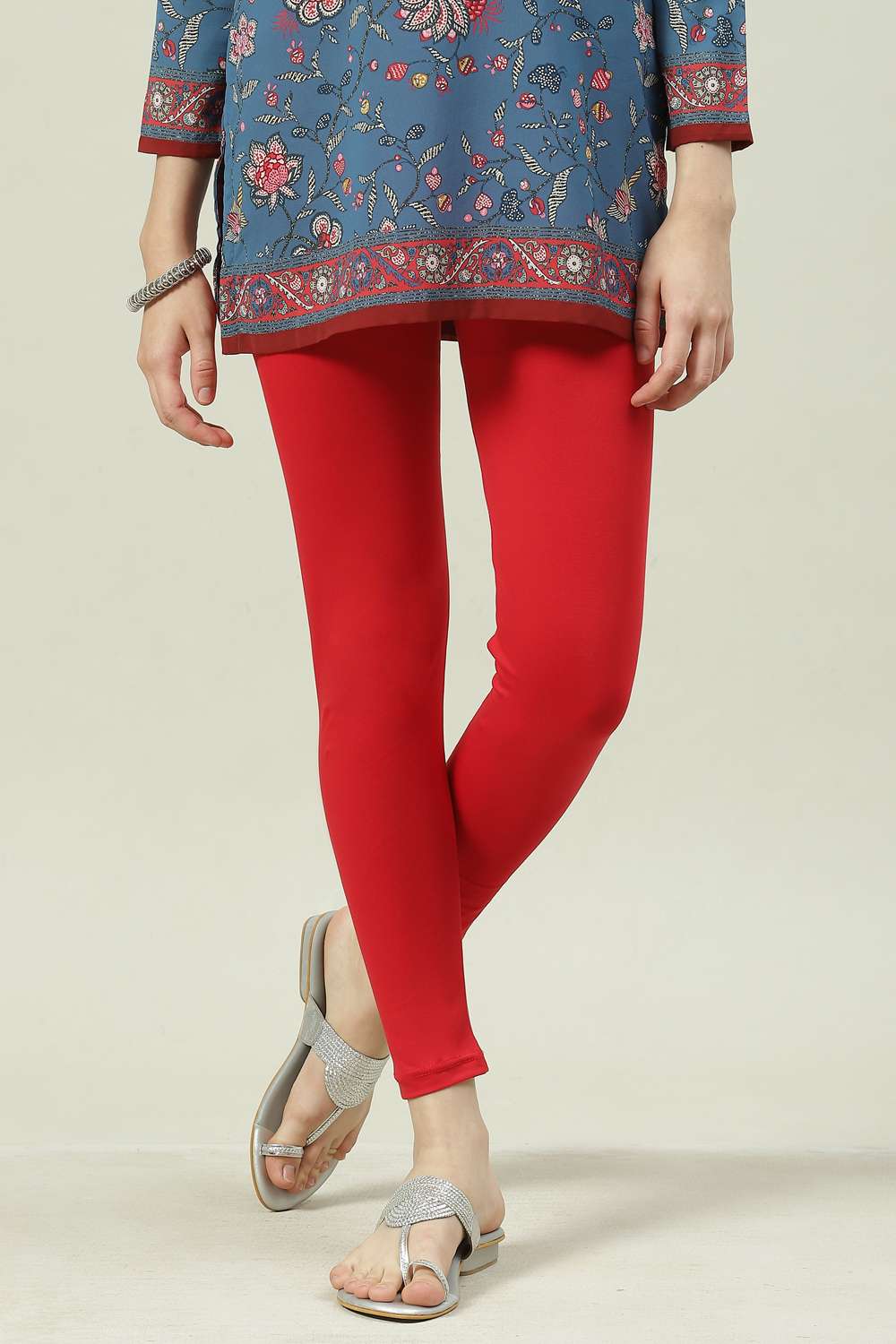 Black Cotton Blend Solid Leggings image number 3