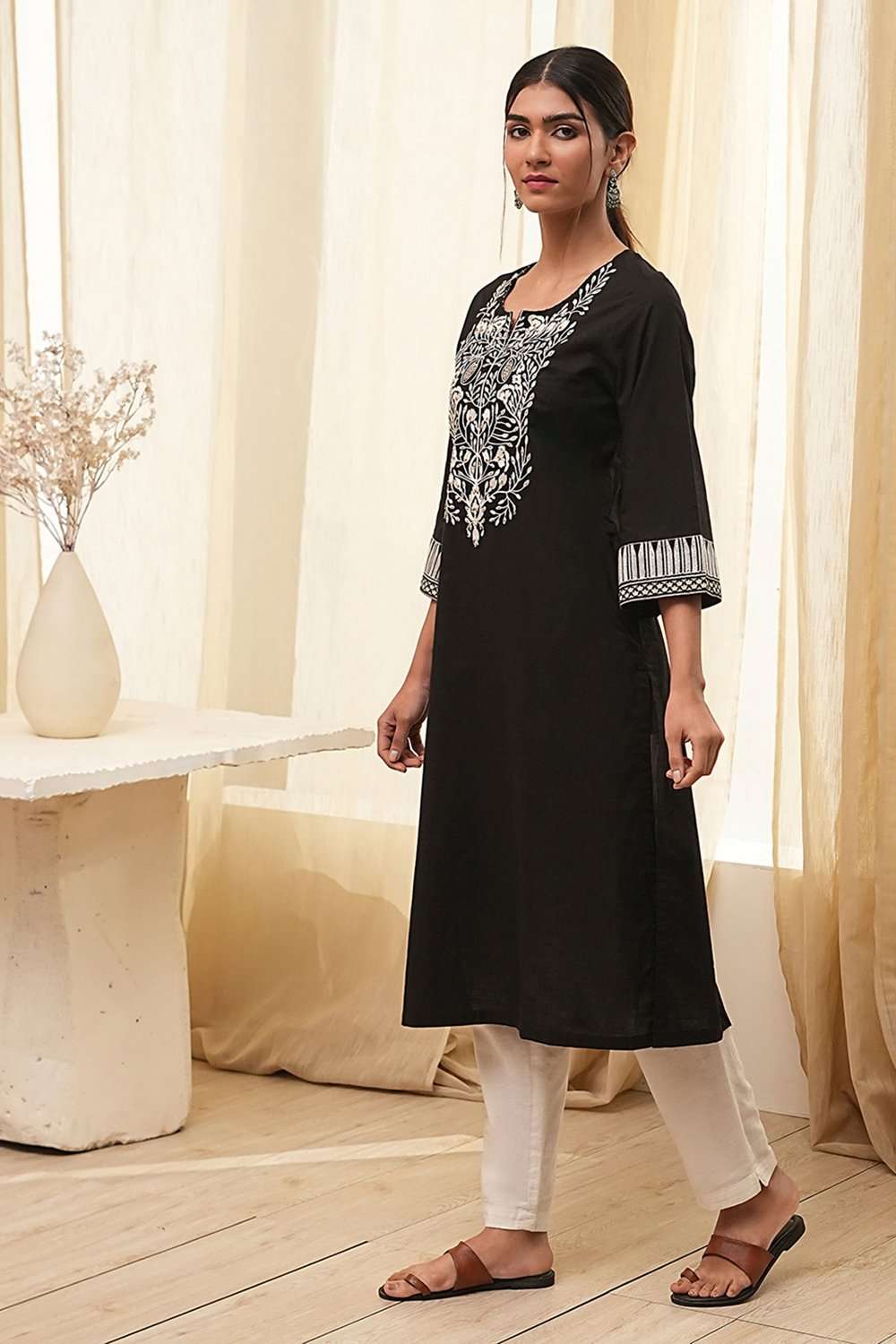 Black Pure Cotton Embroidered Straight Kurta image number 2
