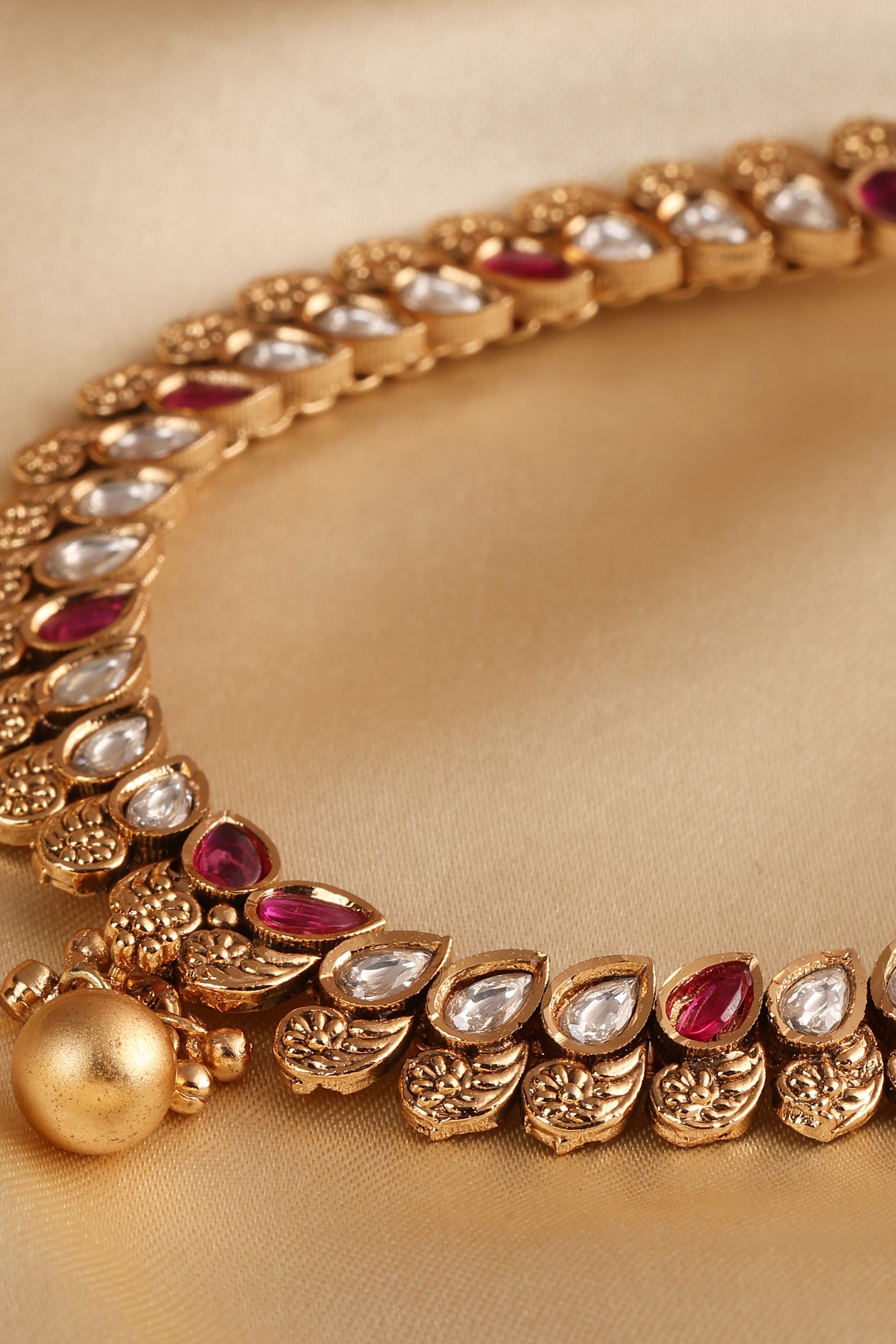 Red Alloy Necklace Set image number 1