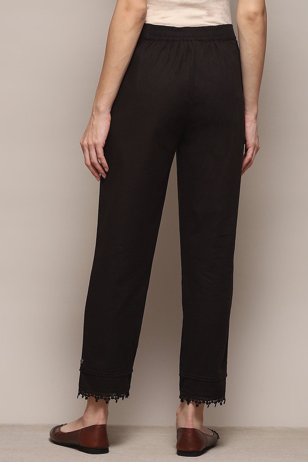 Black Cotton Slim Solid Pants image number 4