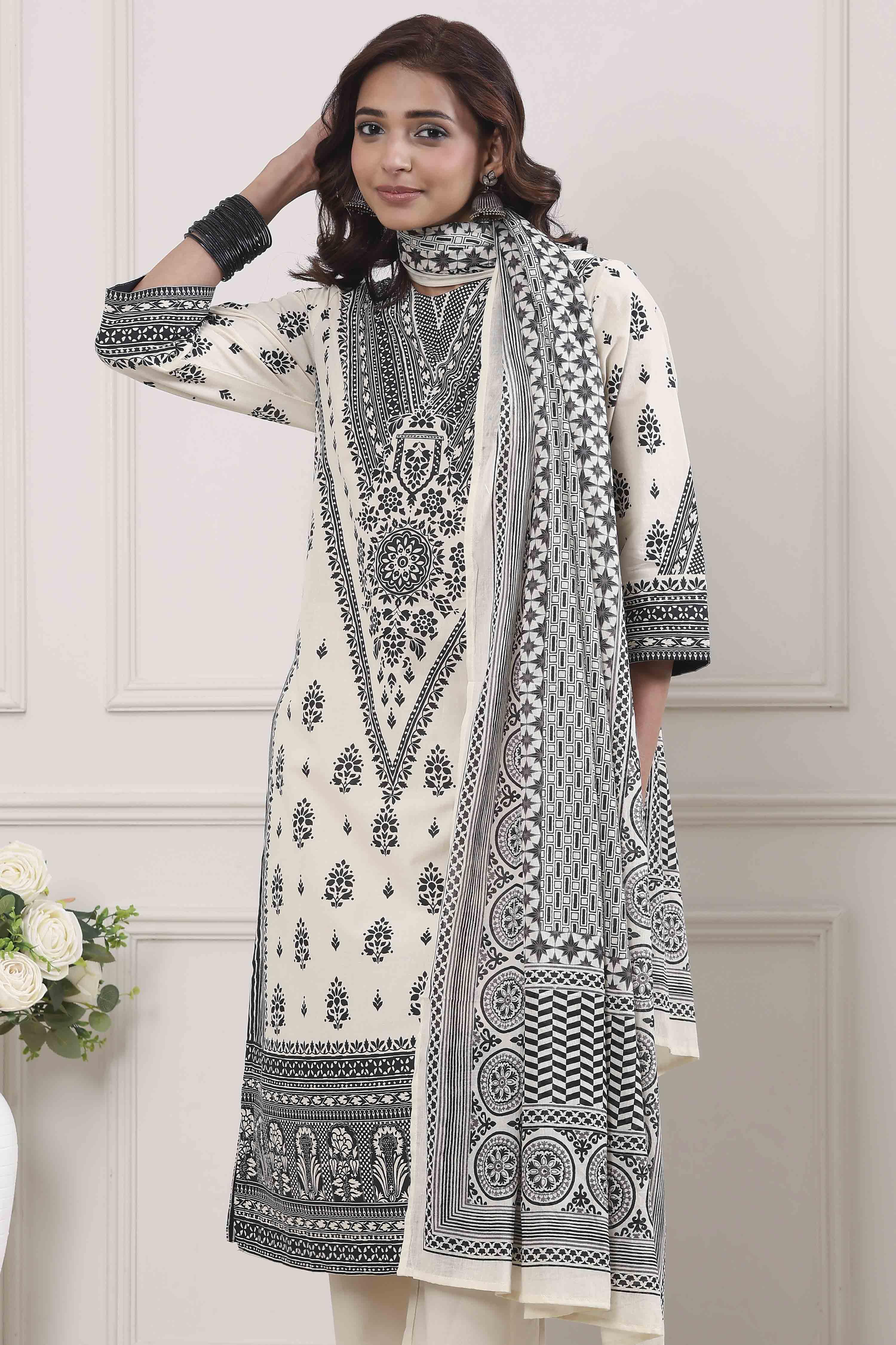 Off White Cotton Straight Suit Set image number 7