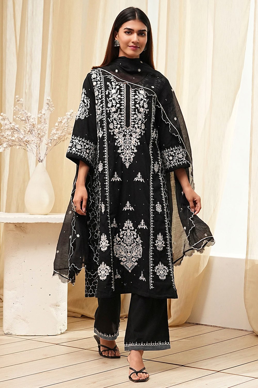 Pink Cotton Blend Embroidered Straight Suit Set image number 7