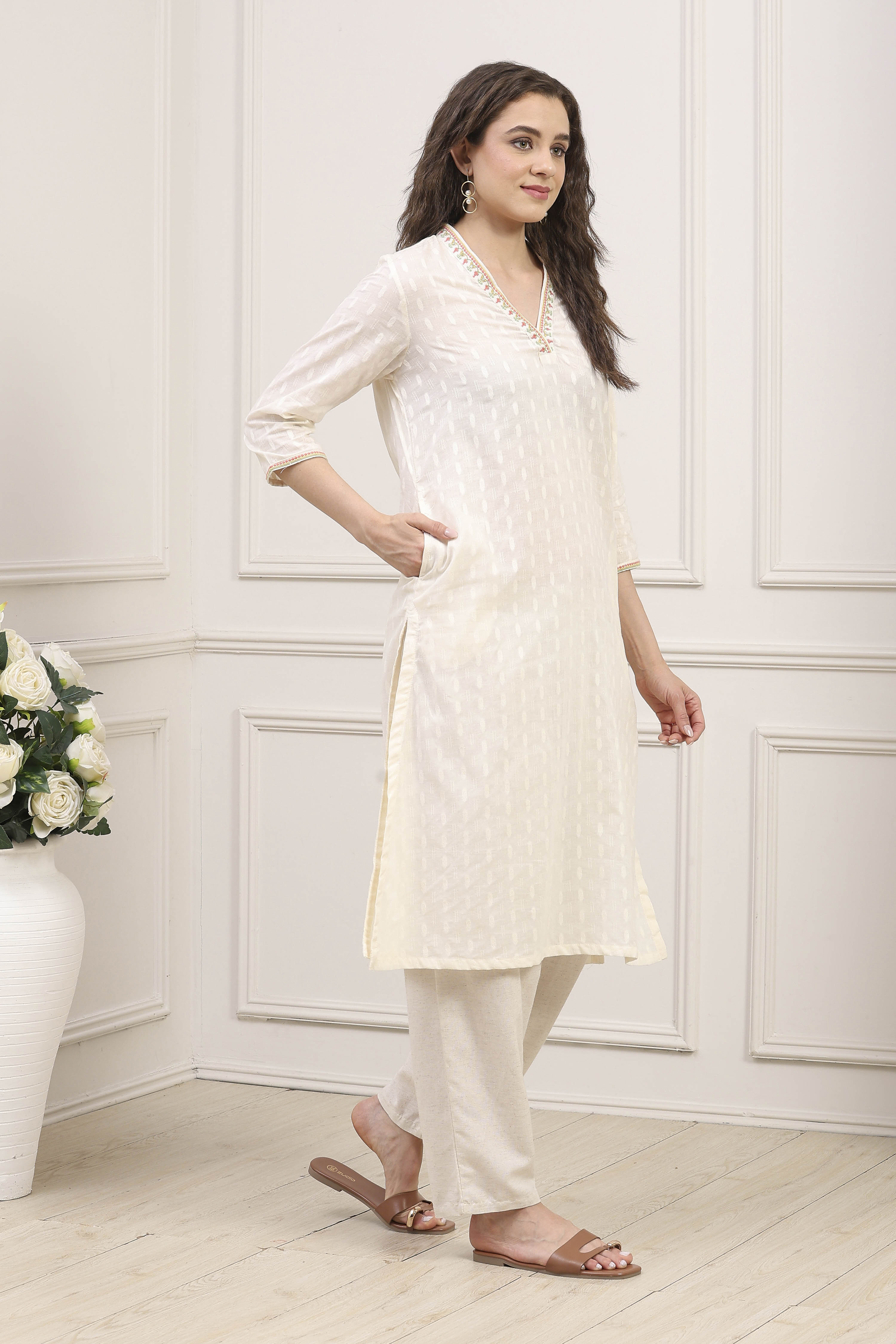 Off White Cotton Straight Kurta image number 4