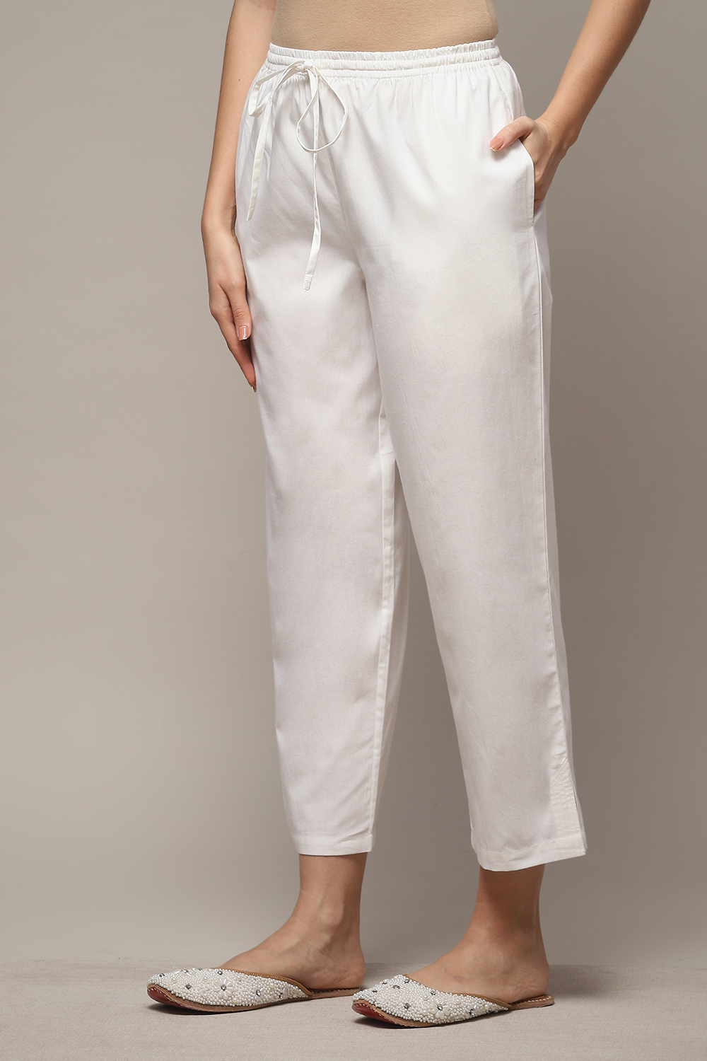 Black Cotton Solid Pants image number 3