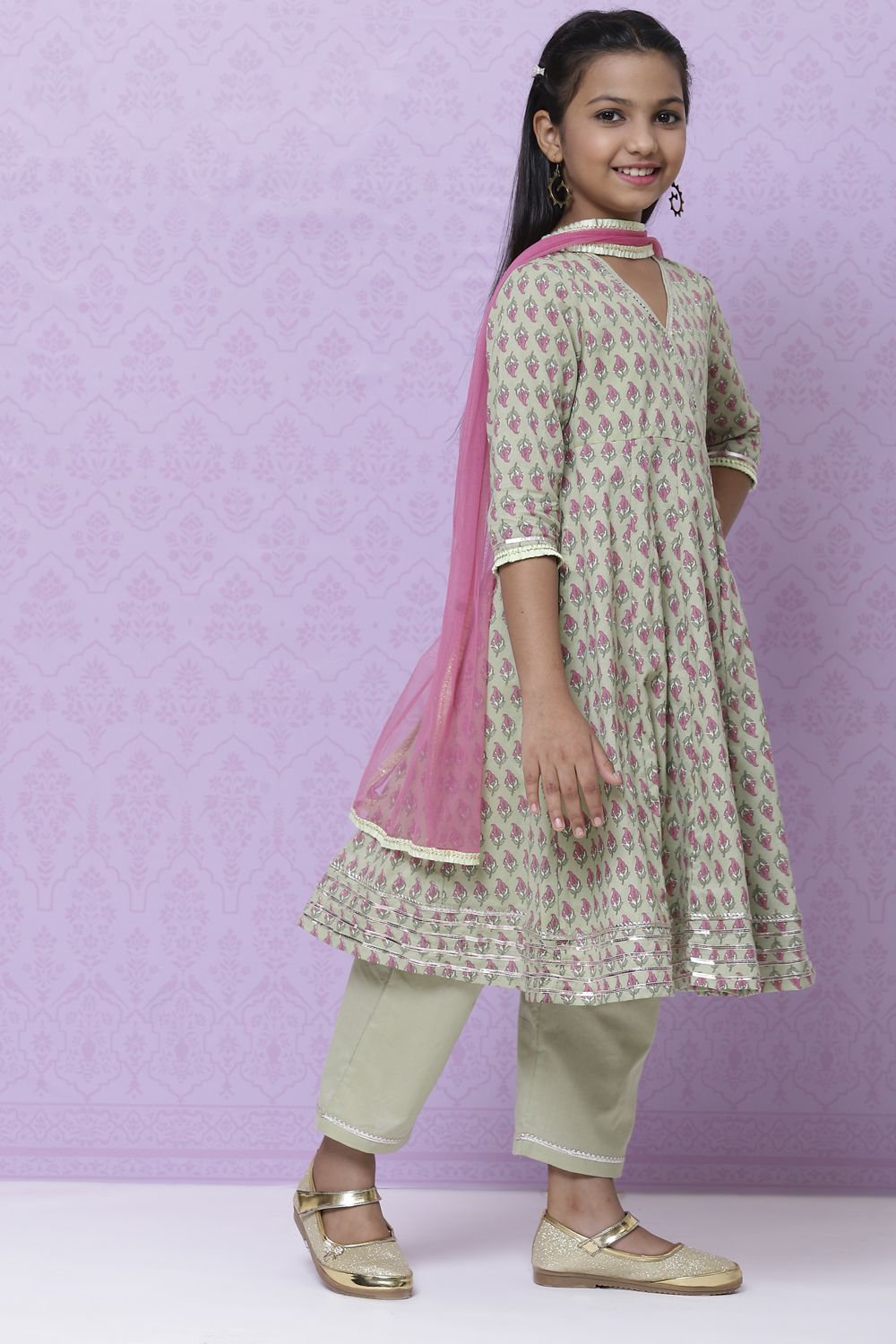 Pista Green Cotton Girls Flared Straight Kurta Palazzo Suit Set image number 6