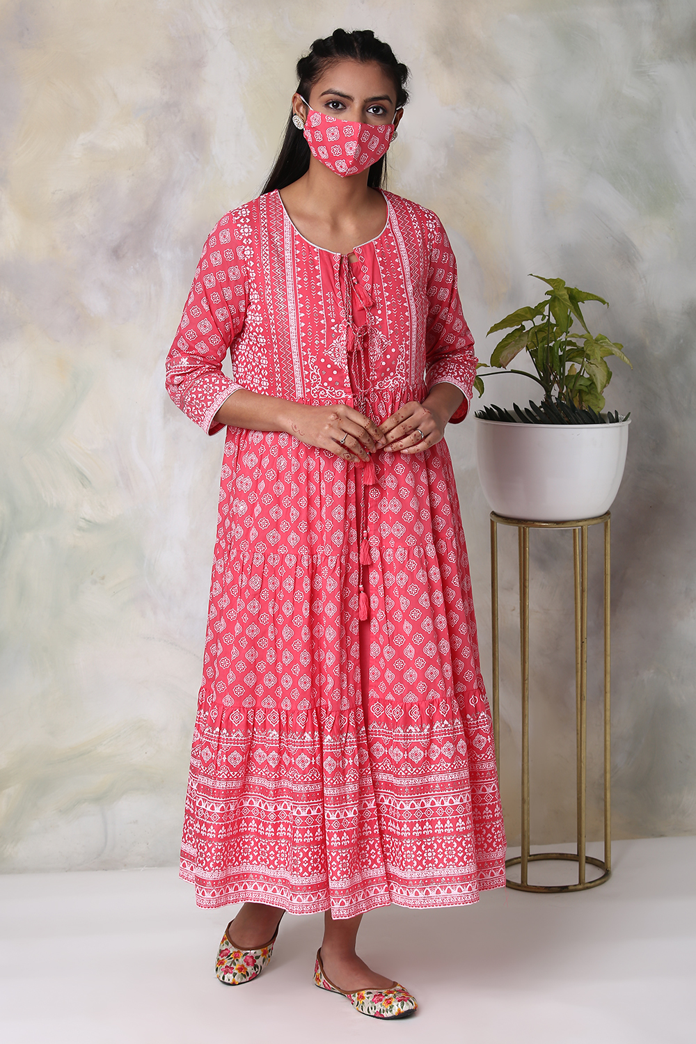 Yellow Cotton Double Layered Printed Kurta Dress image number 4