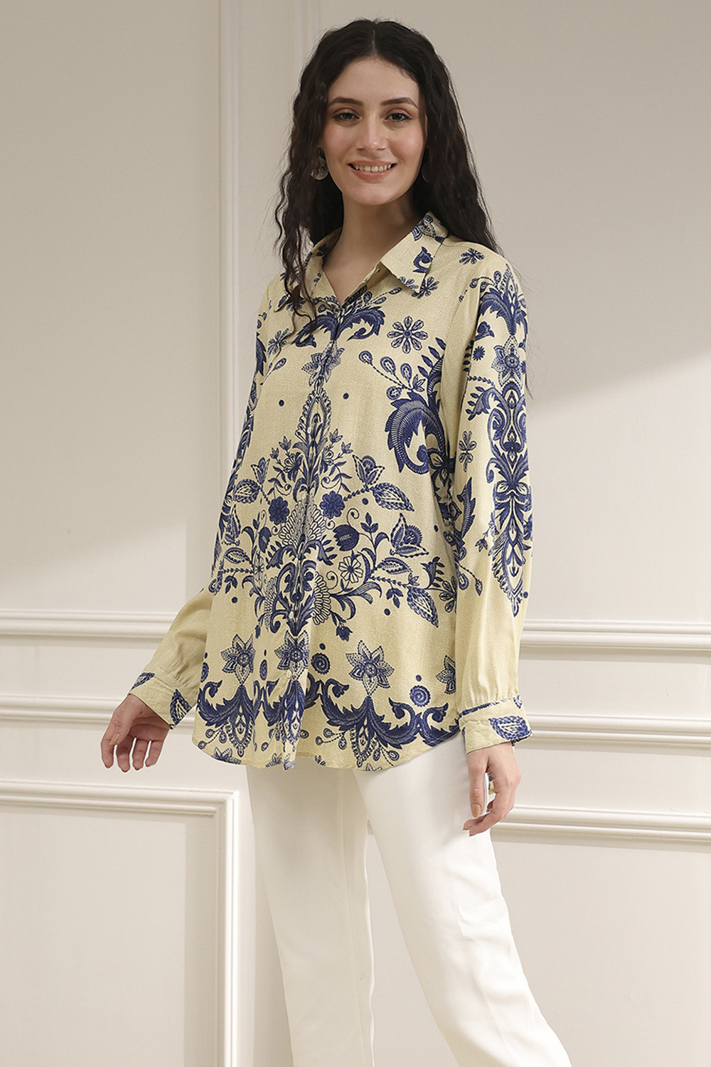 Off-White and Blue Printed Relaxed Fit Shirt image number 2