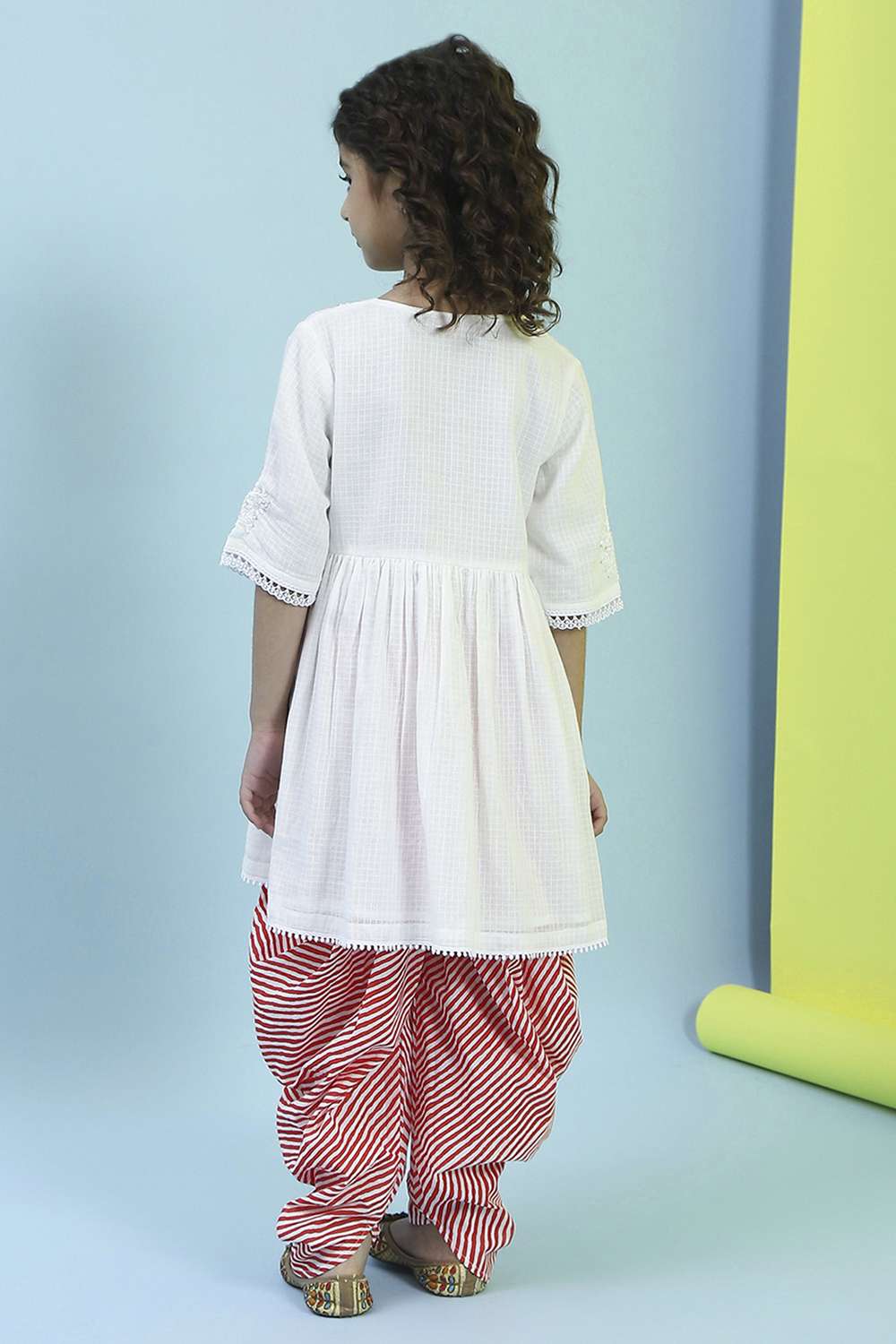 White Cotton Gathered Suit Set image number 4