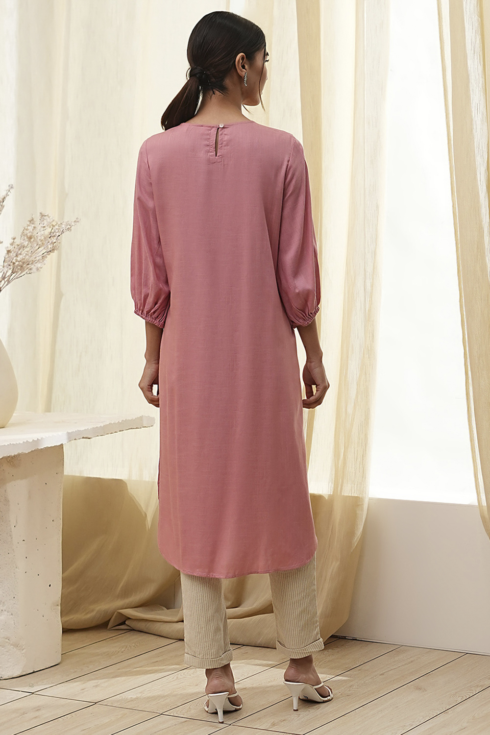 Aqua Solid Gathered Straight Kurta image number 3