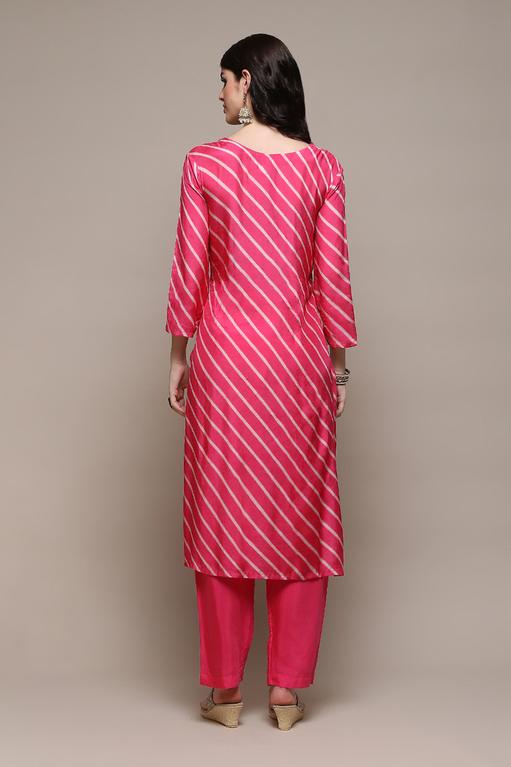 Pink Muslin Digital Print Unstitched Suit Set image number 5