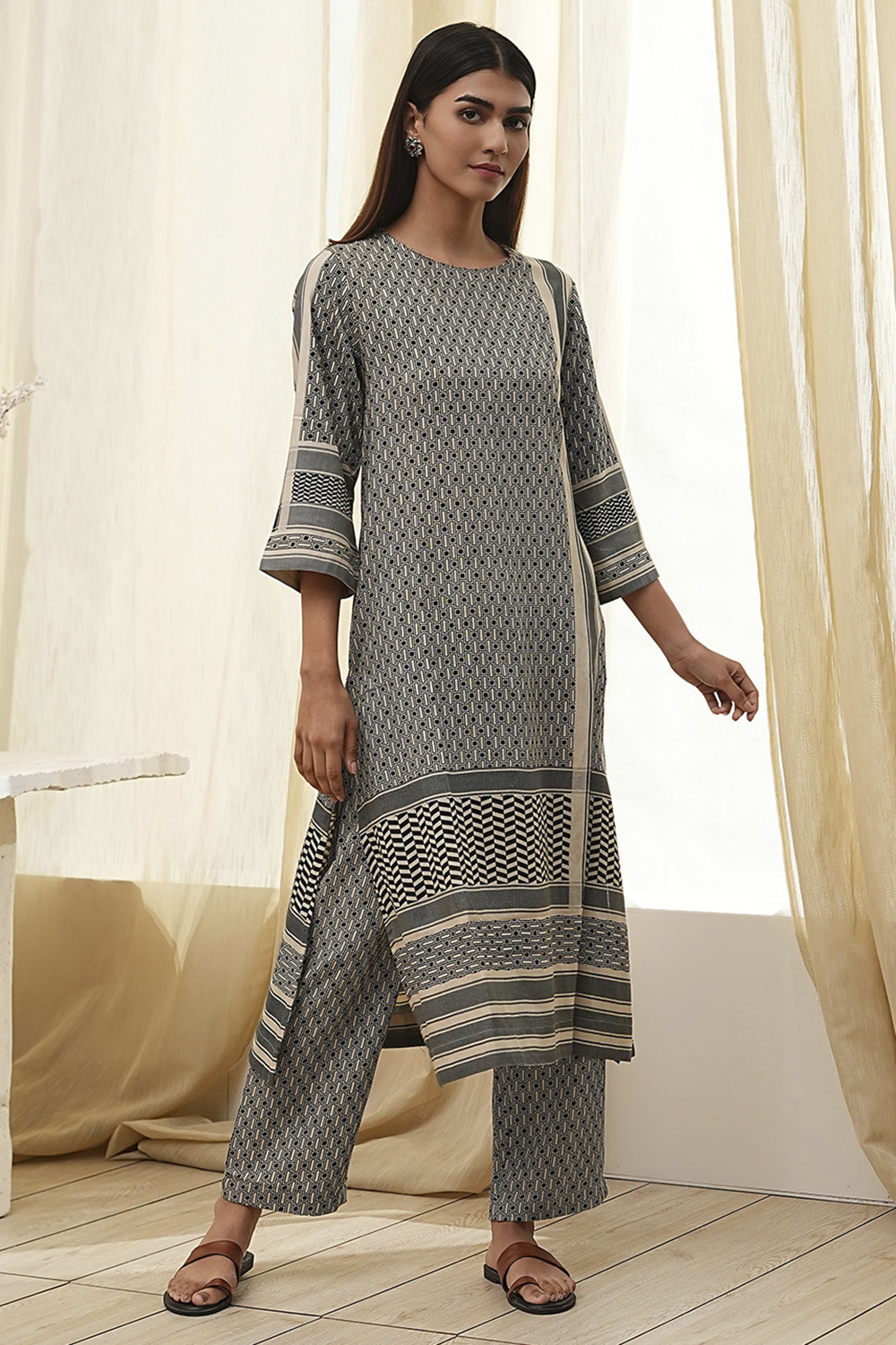 Black and Beige Printed Straight Kurta Set image number 6