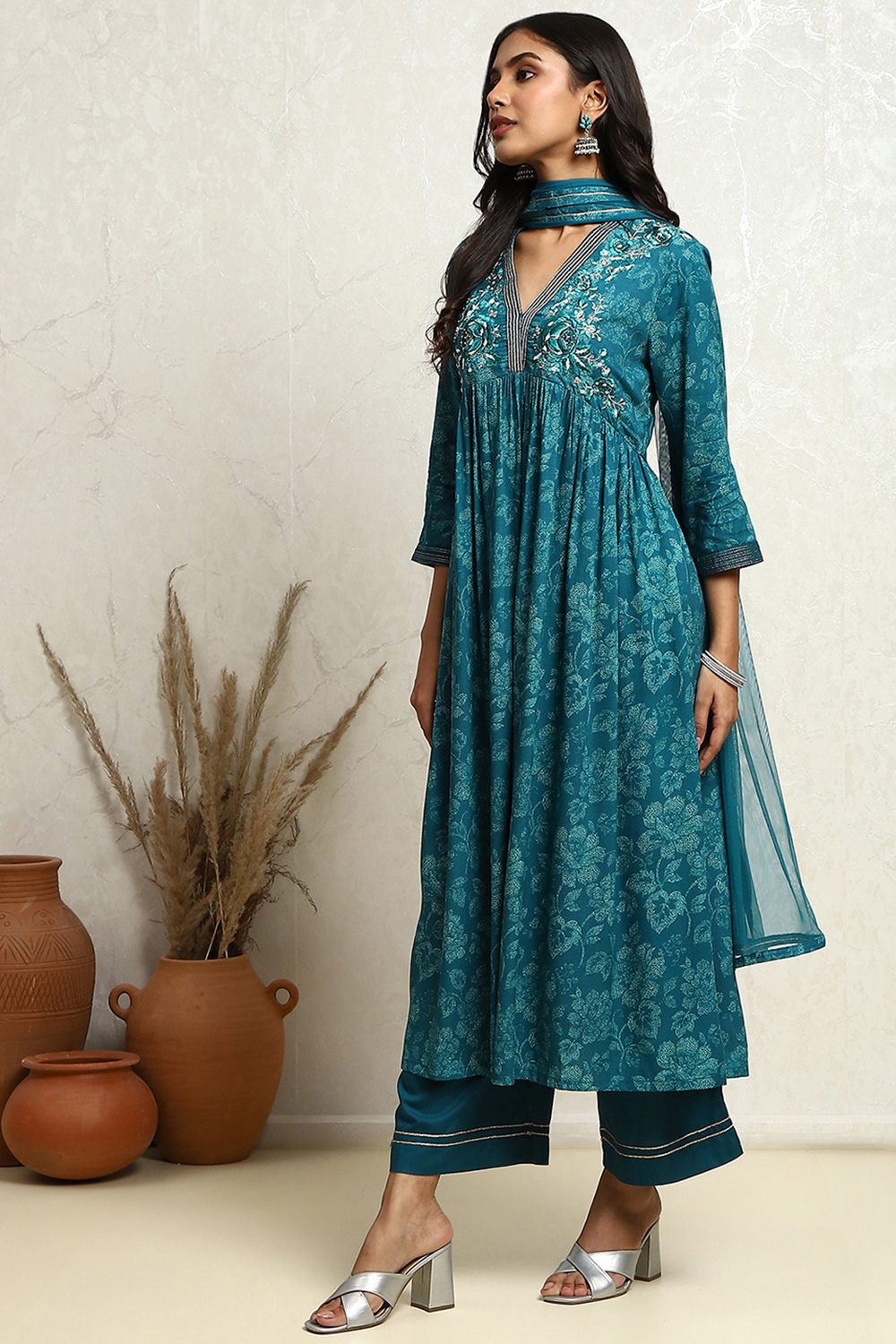 Fuchsia Floral Printed Flared Suit Set image number 3