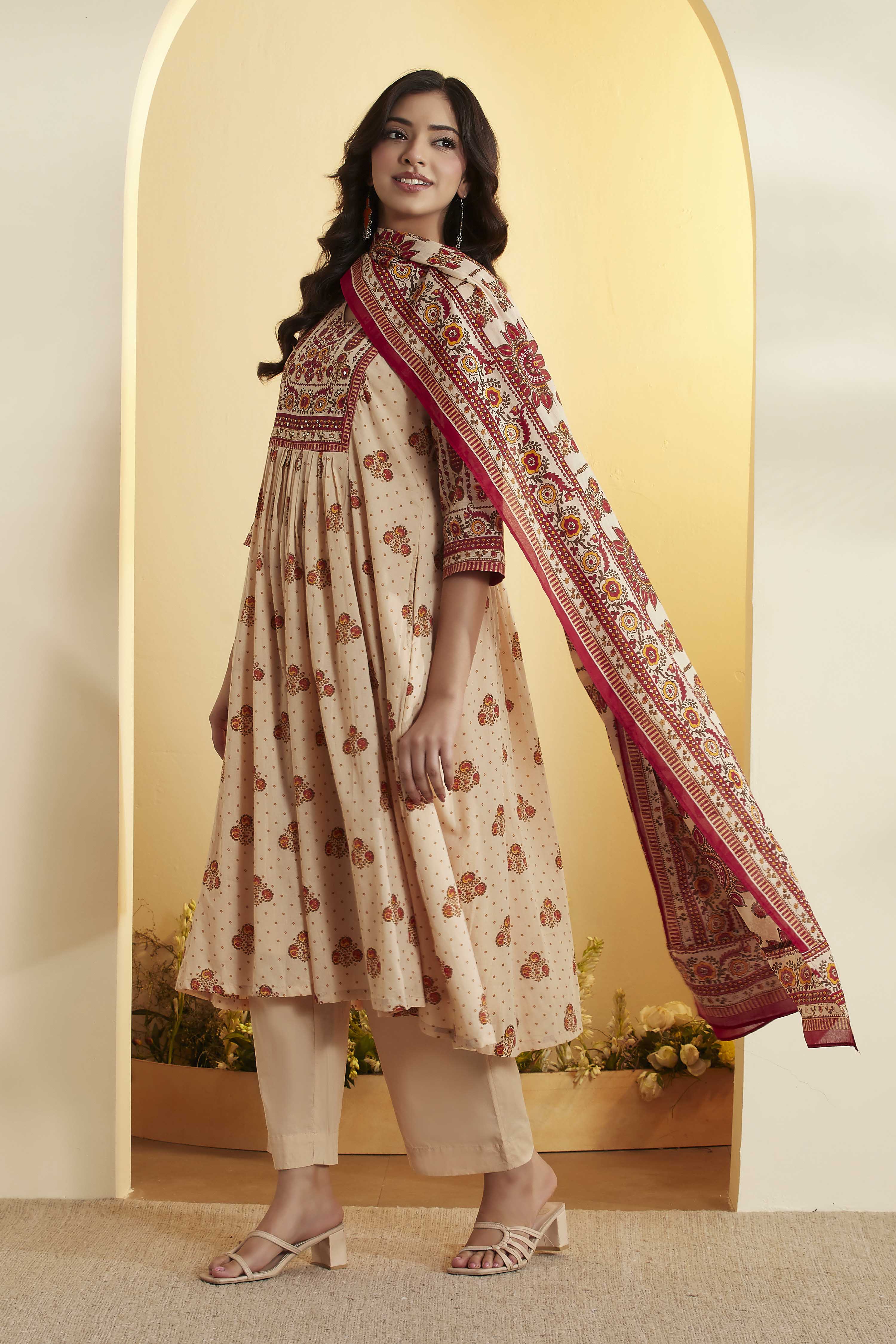 Beige Cotton Kalidar Suit Set image number 3