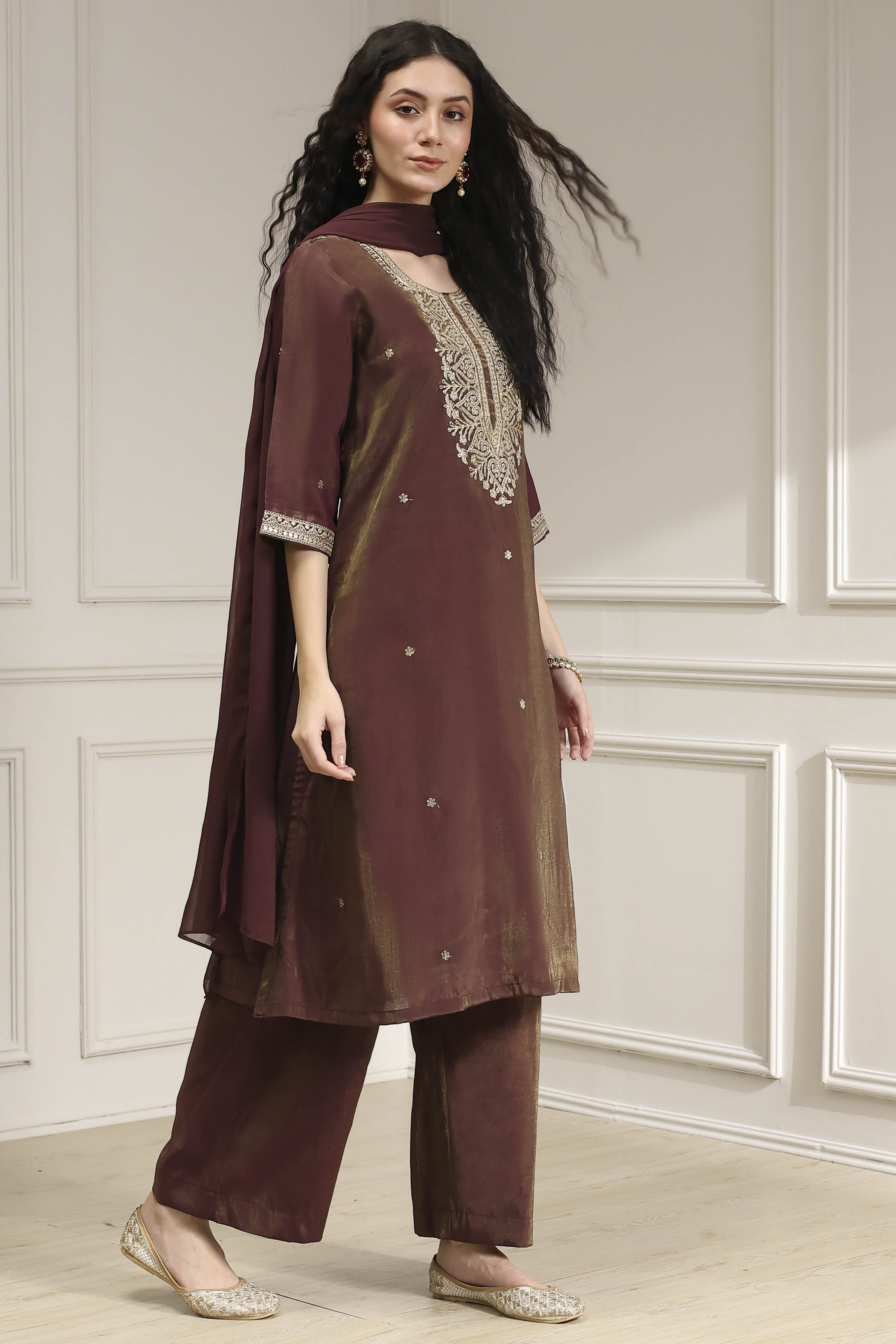 Green Embroidered Straight Suit Set image number 5