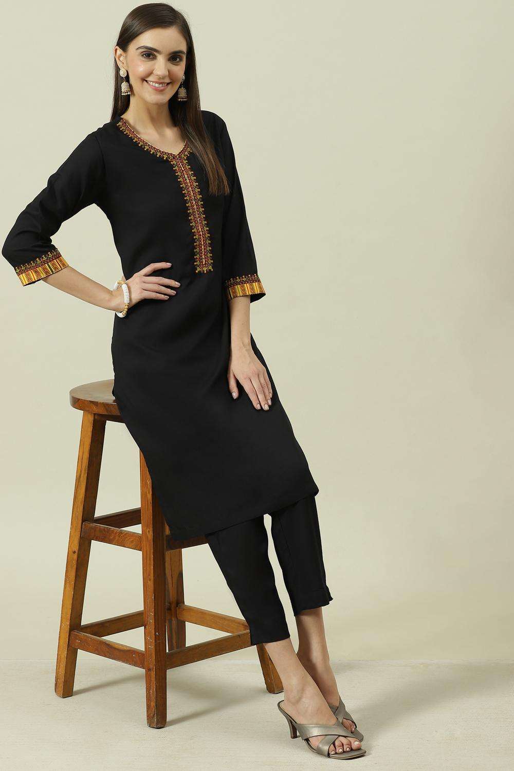 Black Solid LIVA Straight Kurta Regular Pant Suit Set image number 5