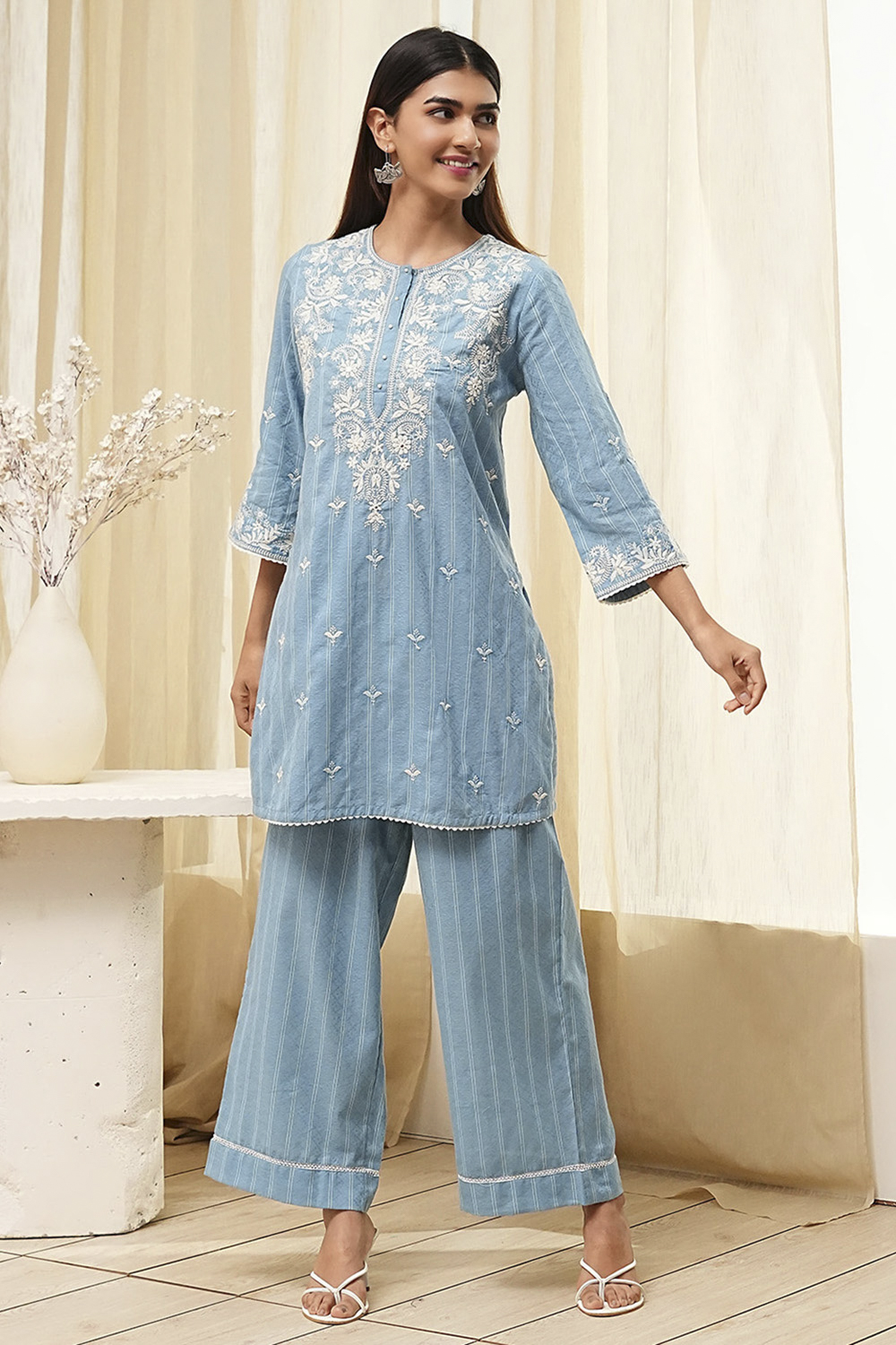 Blue Cotton Embroidered Straight Kurta Set image number 6