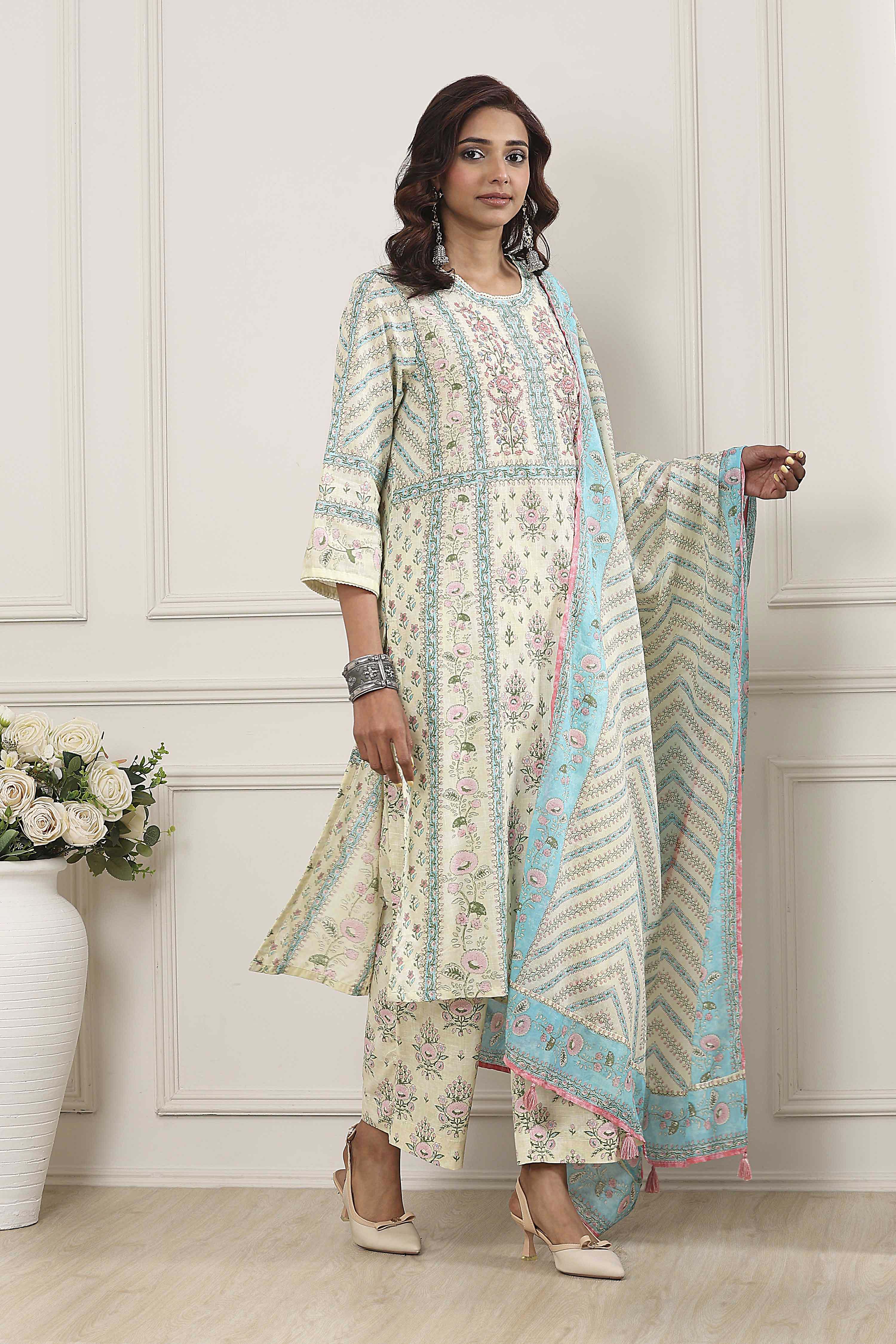 Cream-Colored Cotton Printed Straight Suit Set image number 5