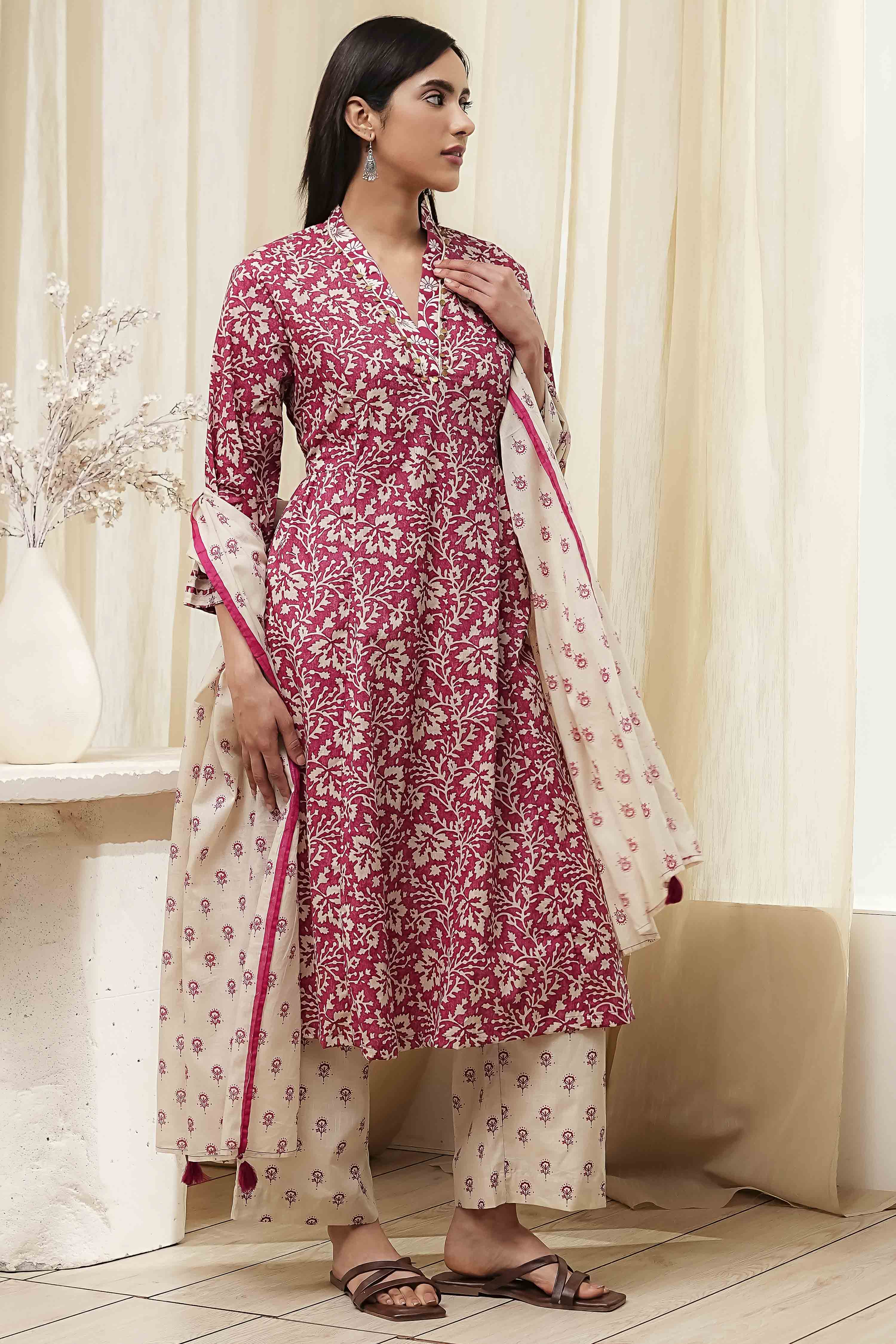 Red Cotton Printed Gathered Suit Set image number 5