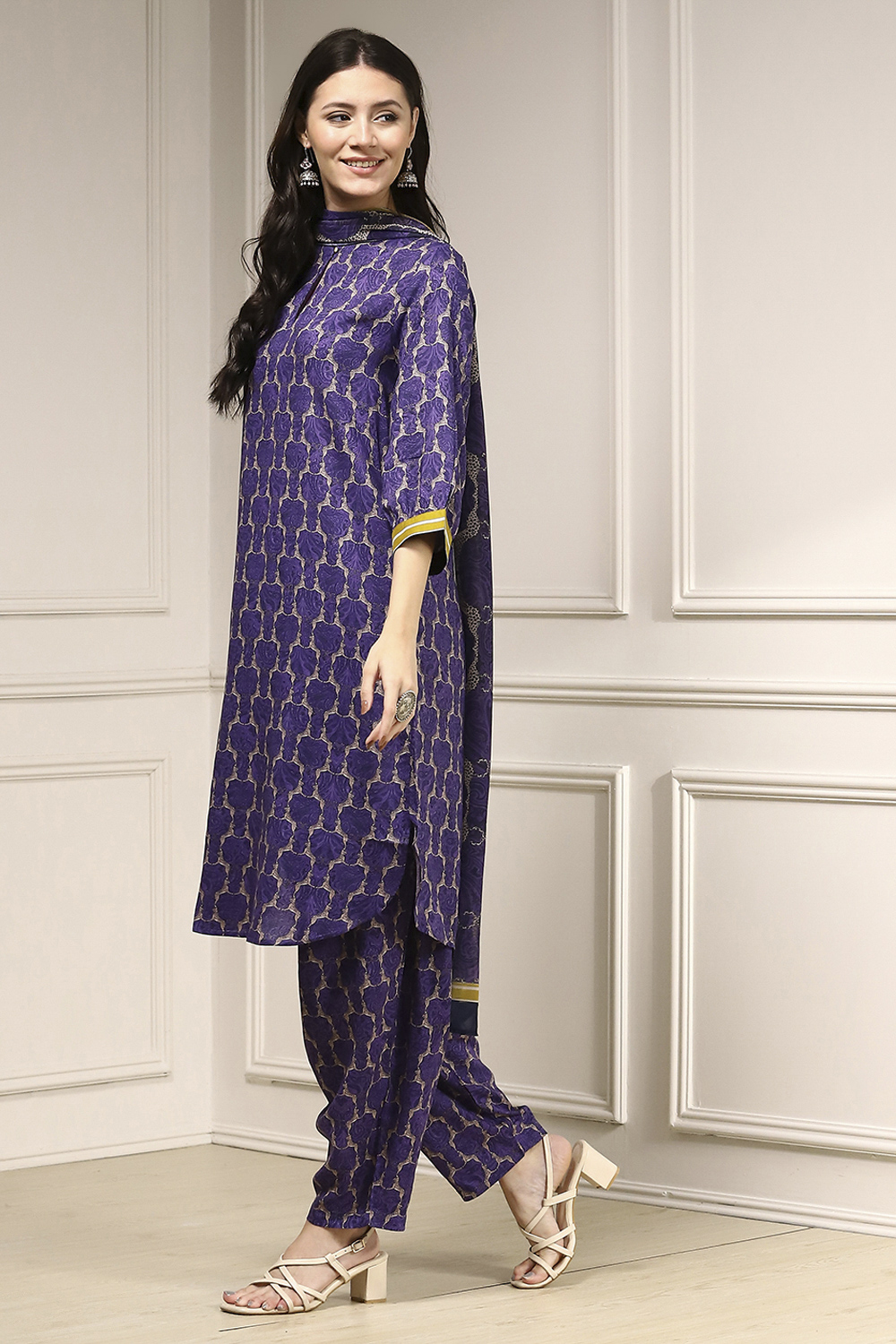 Indigo Blue Printed Straight Suit Set image number 3