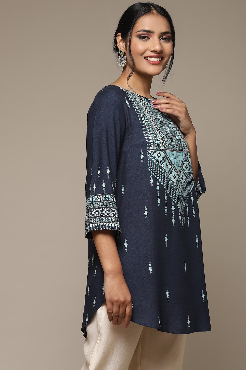 Navy LIVA Printed Kurti image number 3