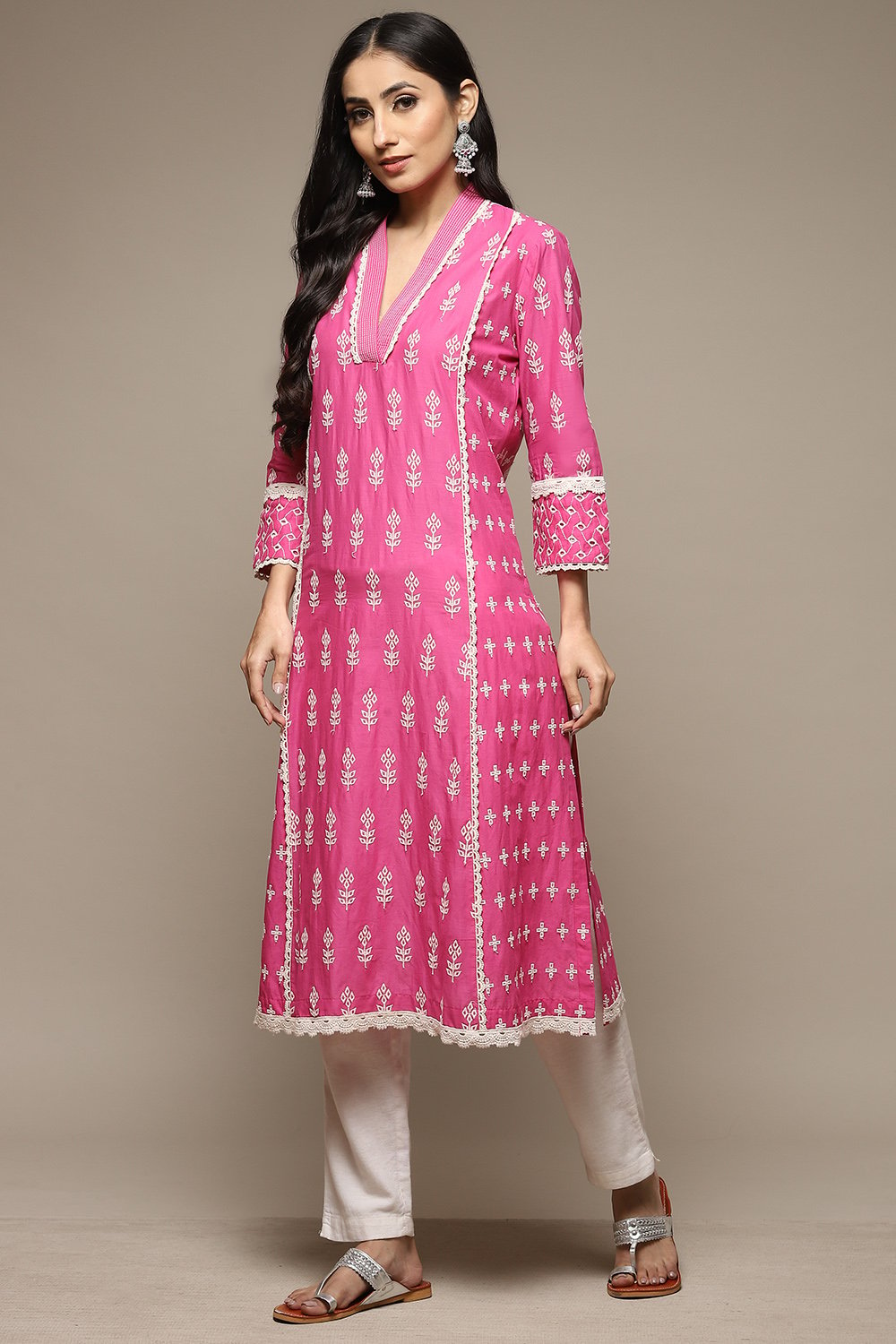 Pink Cotton Straight Embroidered Kurta image number 3