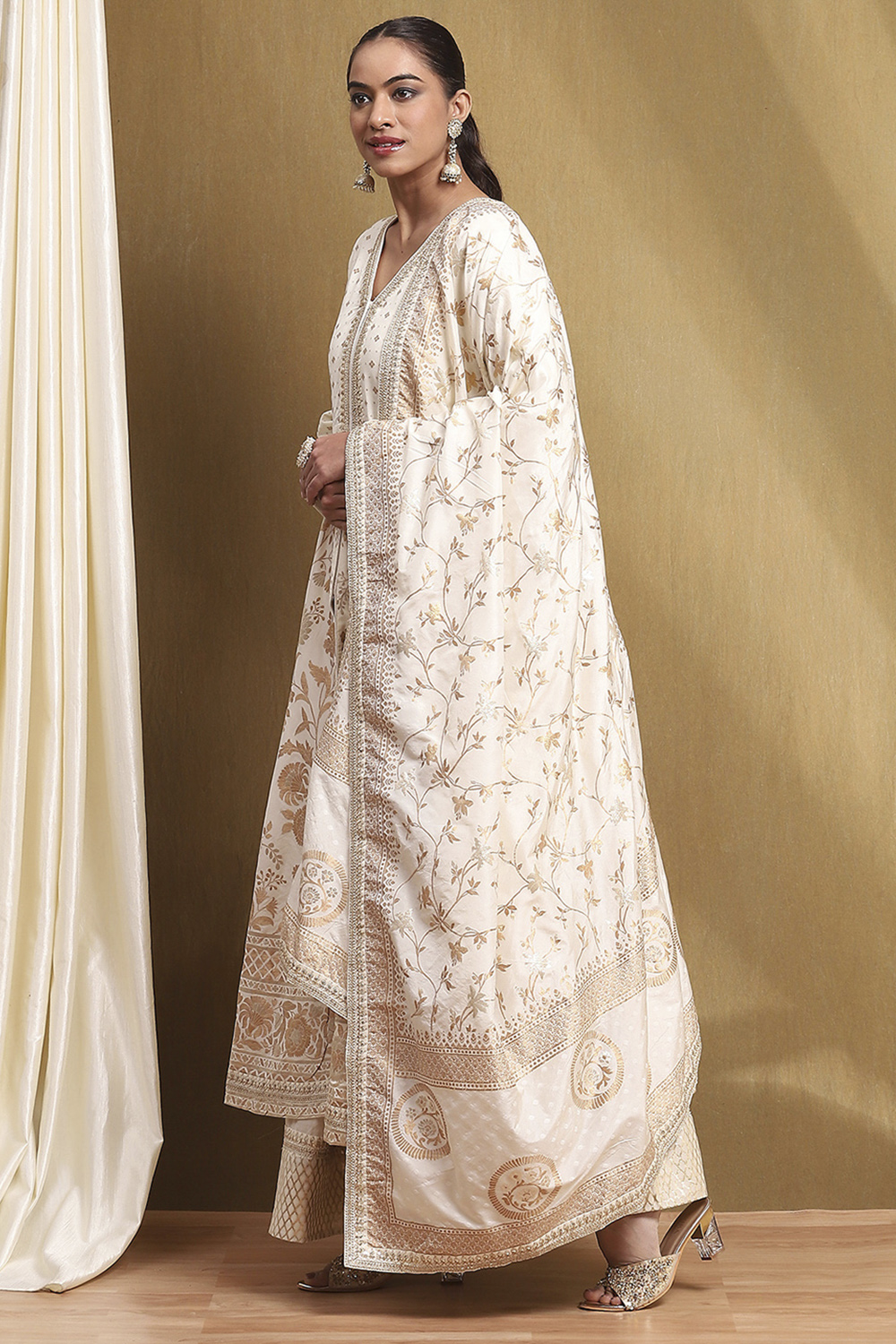 Off-white Brocade Anarkali Suit Set image number 3