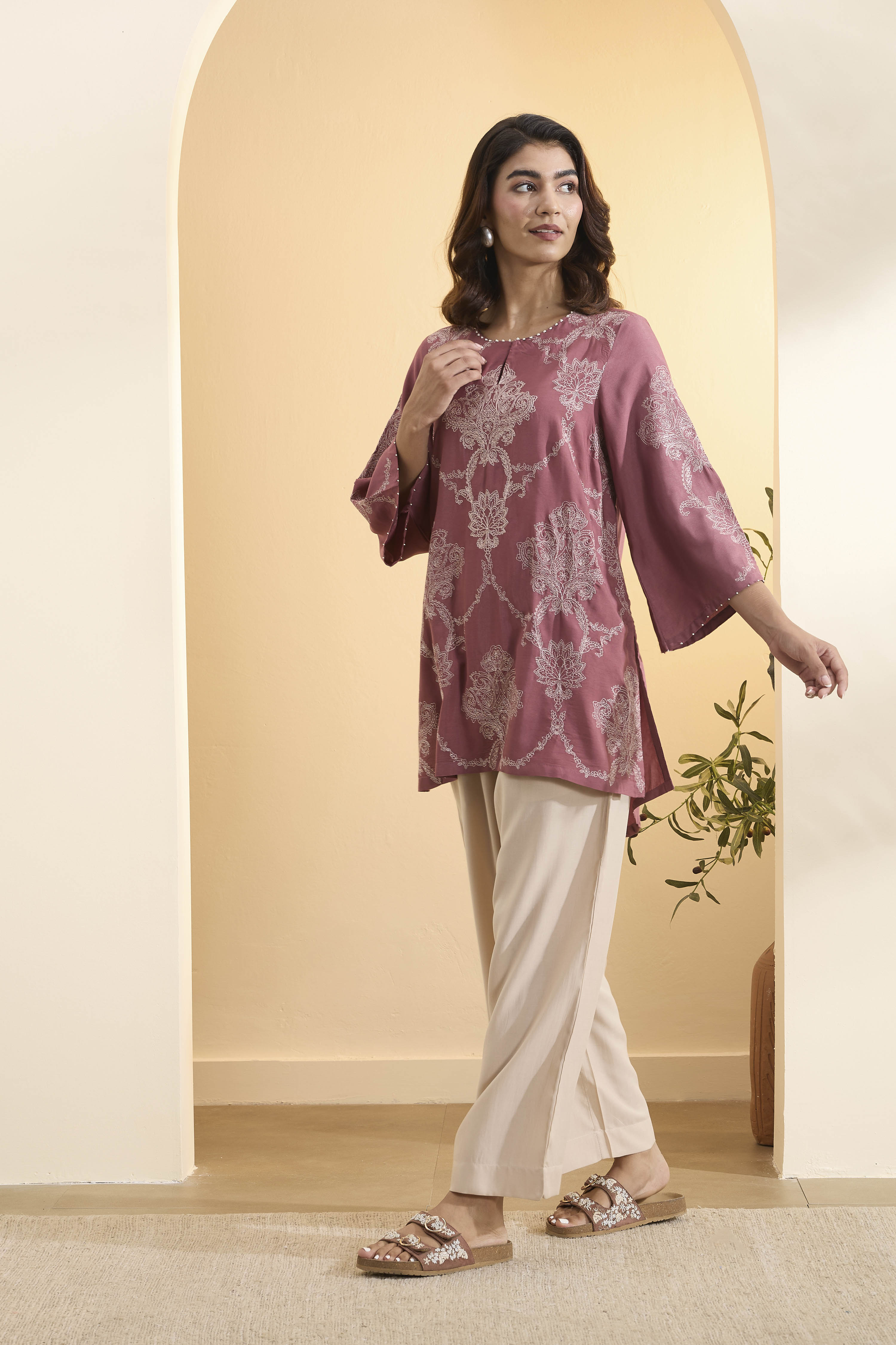Onion Pink Viscose Blend Straight Kurta Pants Set image number 3