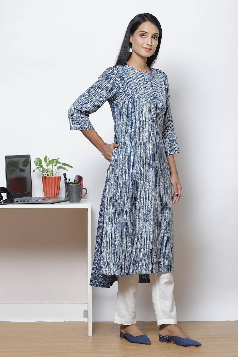 Indigo Straight LIVA Flax Printed Kurta image number 4