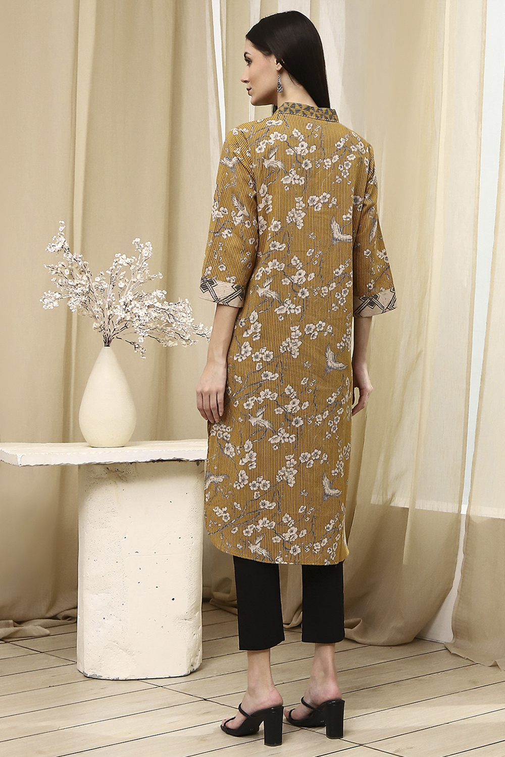 Mustard Yellow Cotton Printed Straight Kurta image number 3
