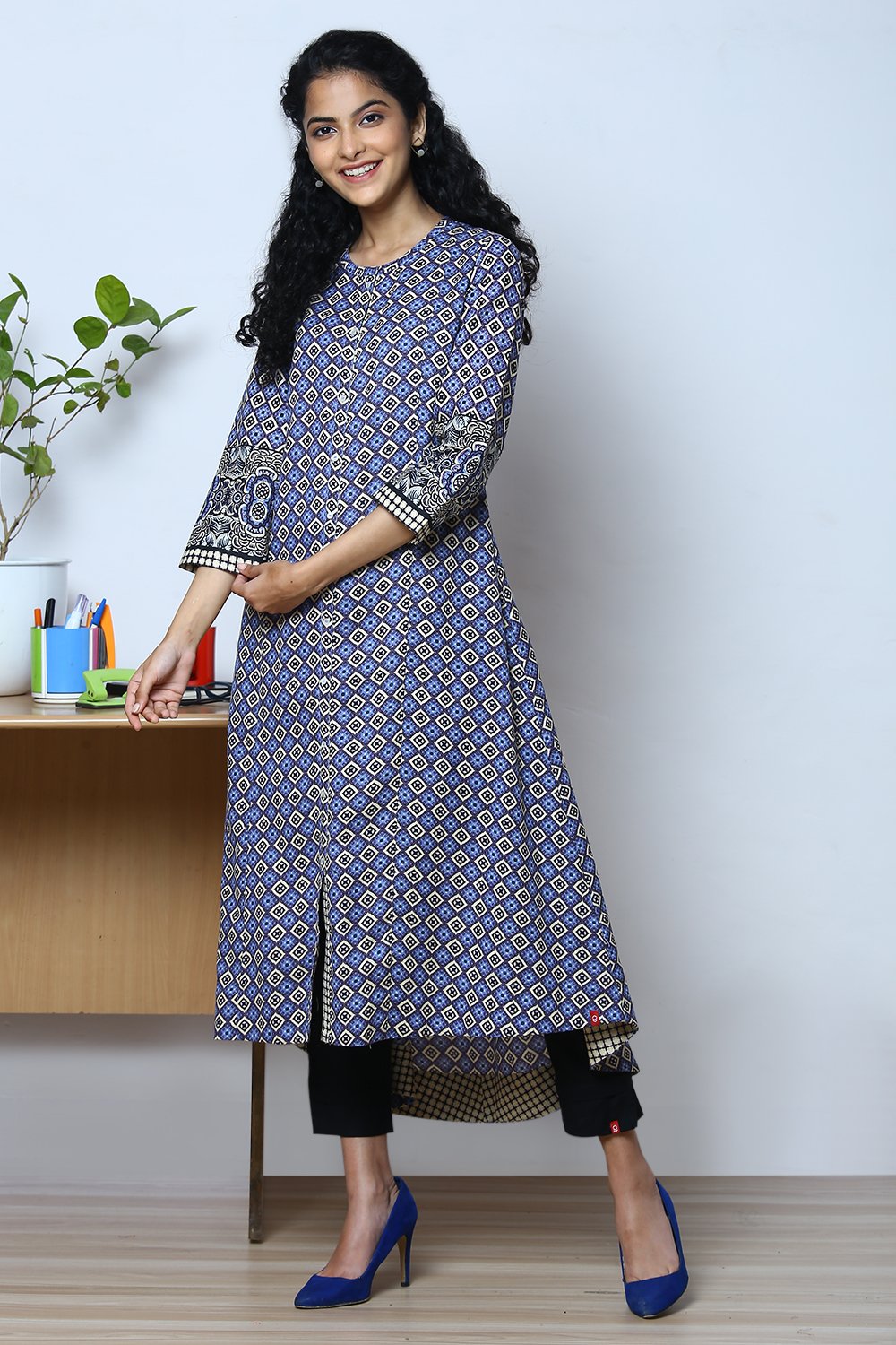 Blue Cotton Flax Straight Printed Kurta image number 3