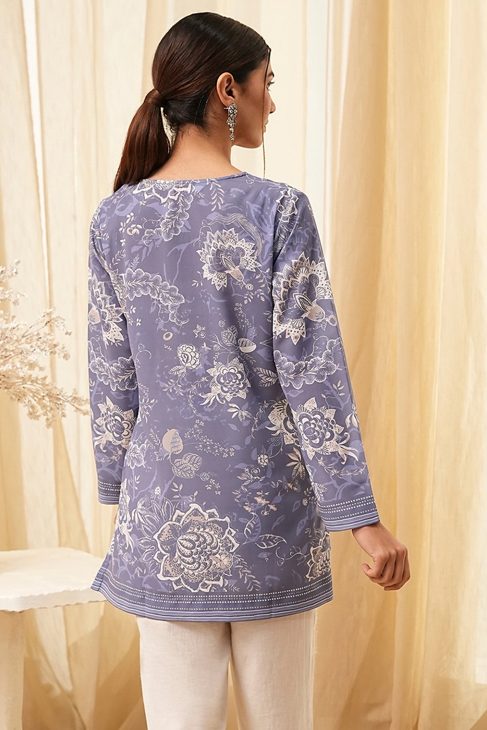 Blue Floral Printed Short Straight Kurta image number 3